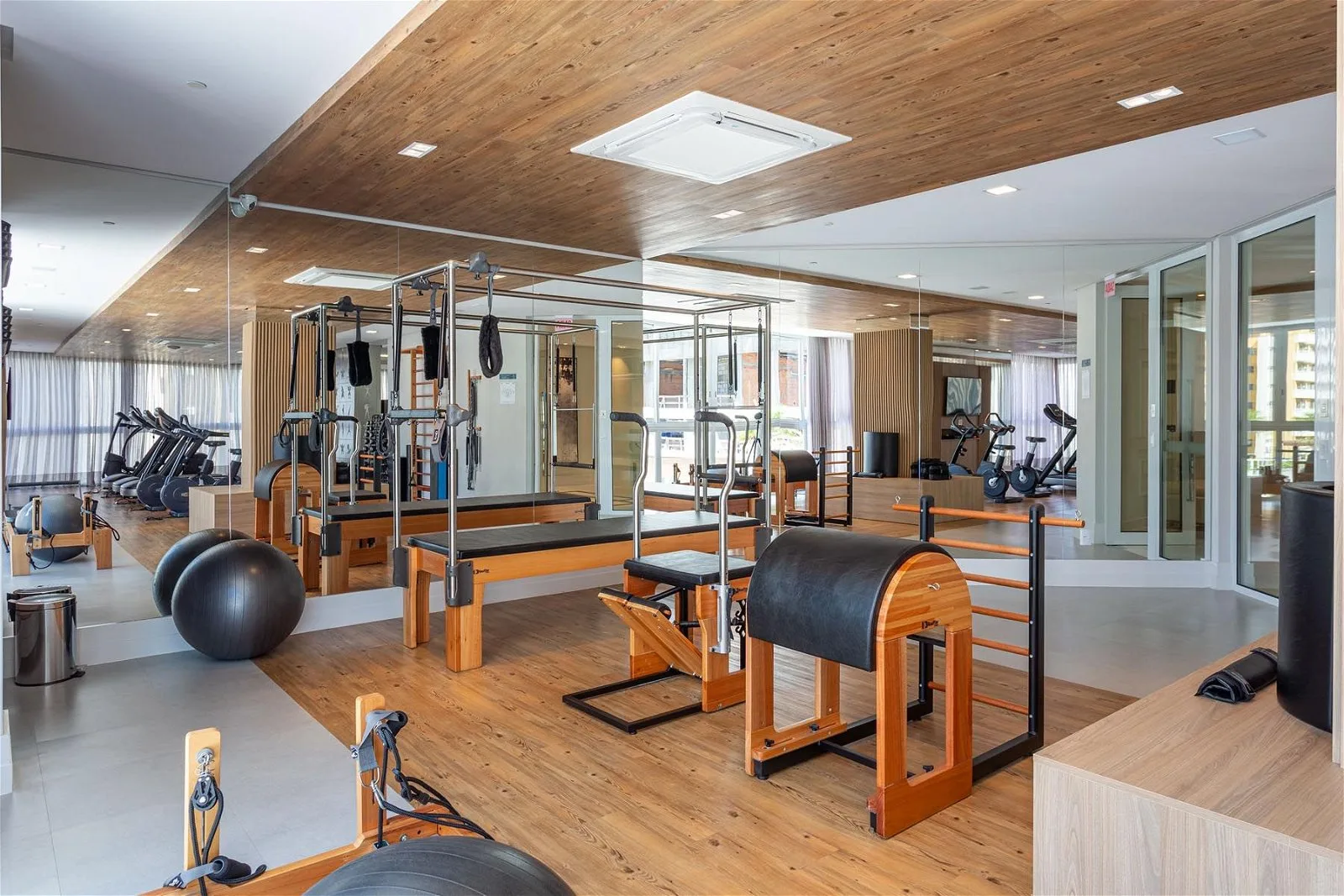 Infinity Coast: Luxury Apartment with Panoramic Views in Barra Norte