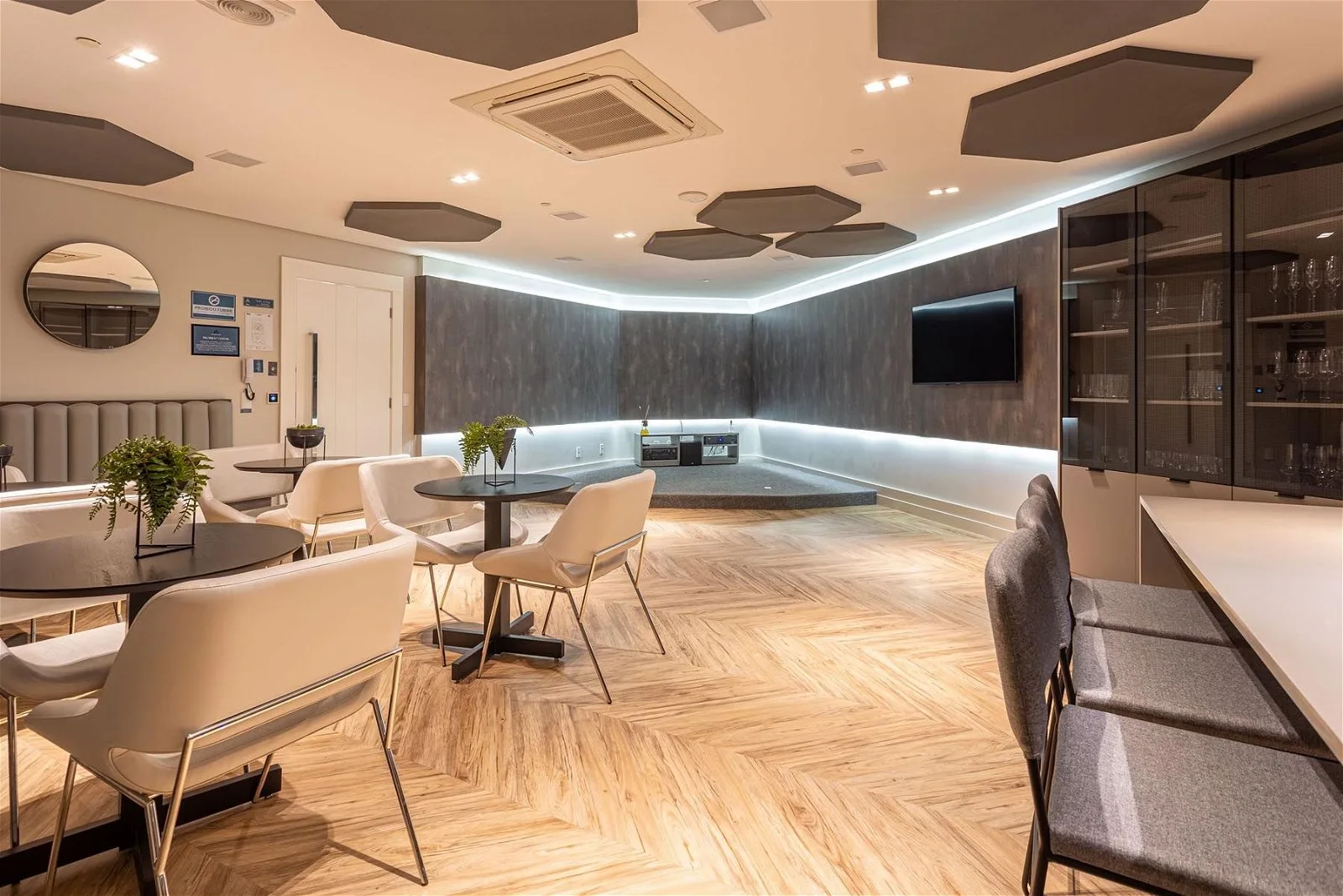 Infinity Coast: Luxury Apartment with Panoramic Views in Barra Norte