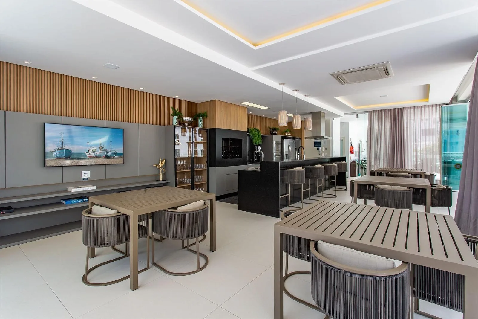 Infinity Coast: Luxury Apartment with Panoramic Views in Barra Norte