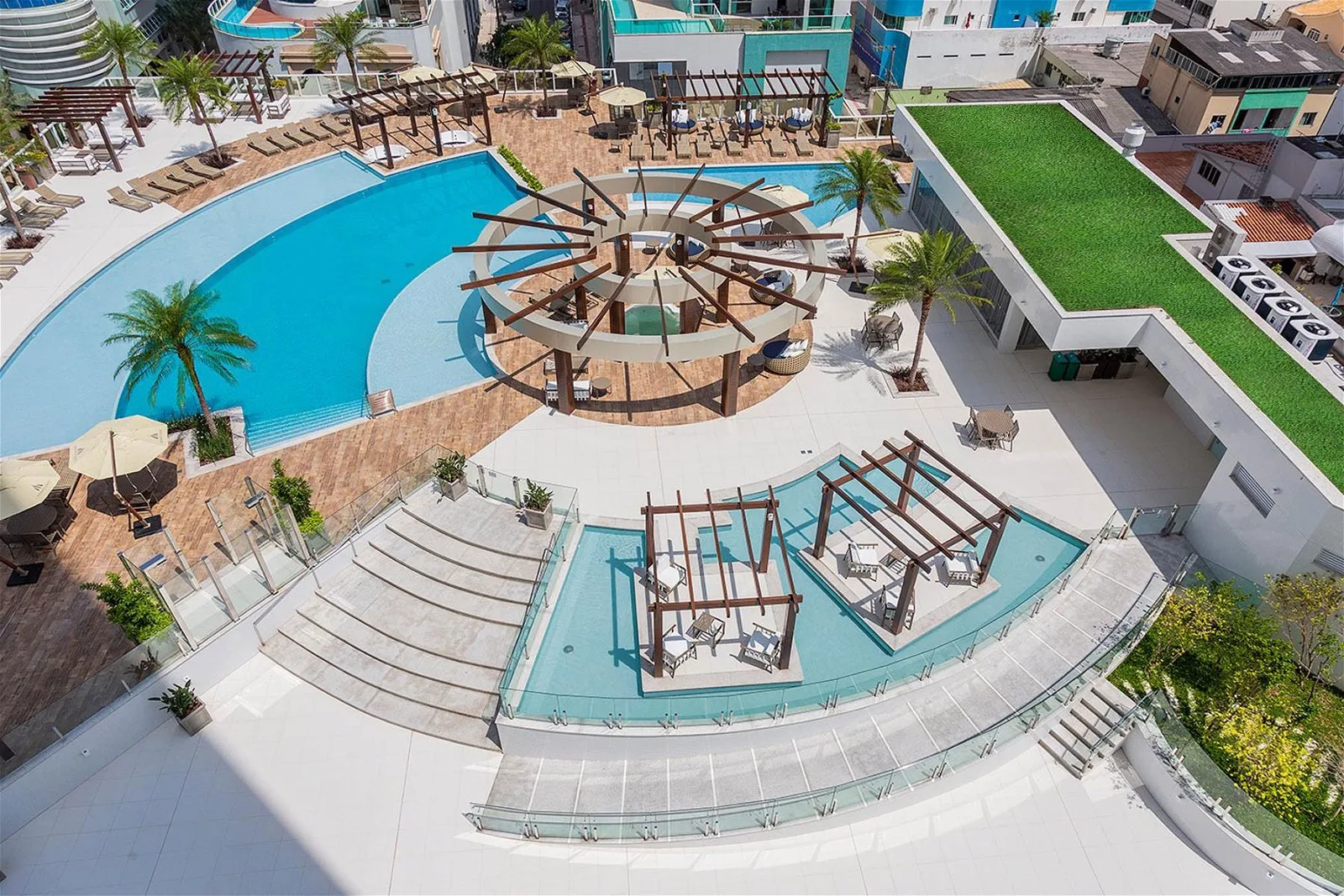 Infinity Coast: Luxury Apartment with Panoramic Views in Barra Norte