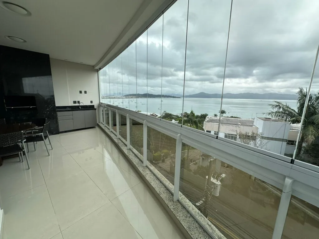 Luxury Oceanfront Apartment in Florianópolis