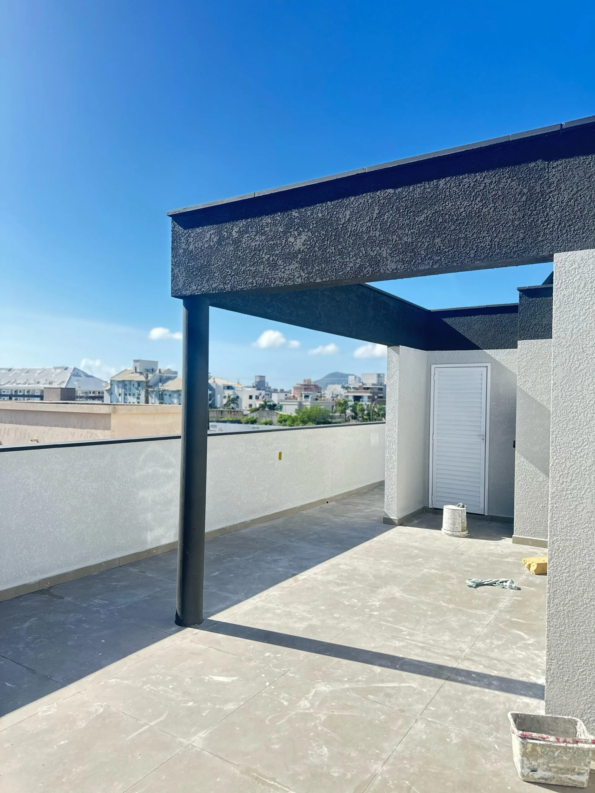 Gaivotas Ingleses: Premium Triplex with Rooftop Terrace in Florianópolis
