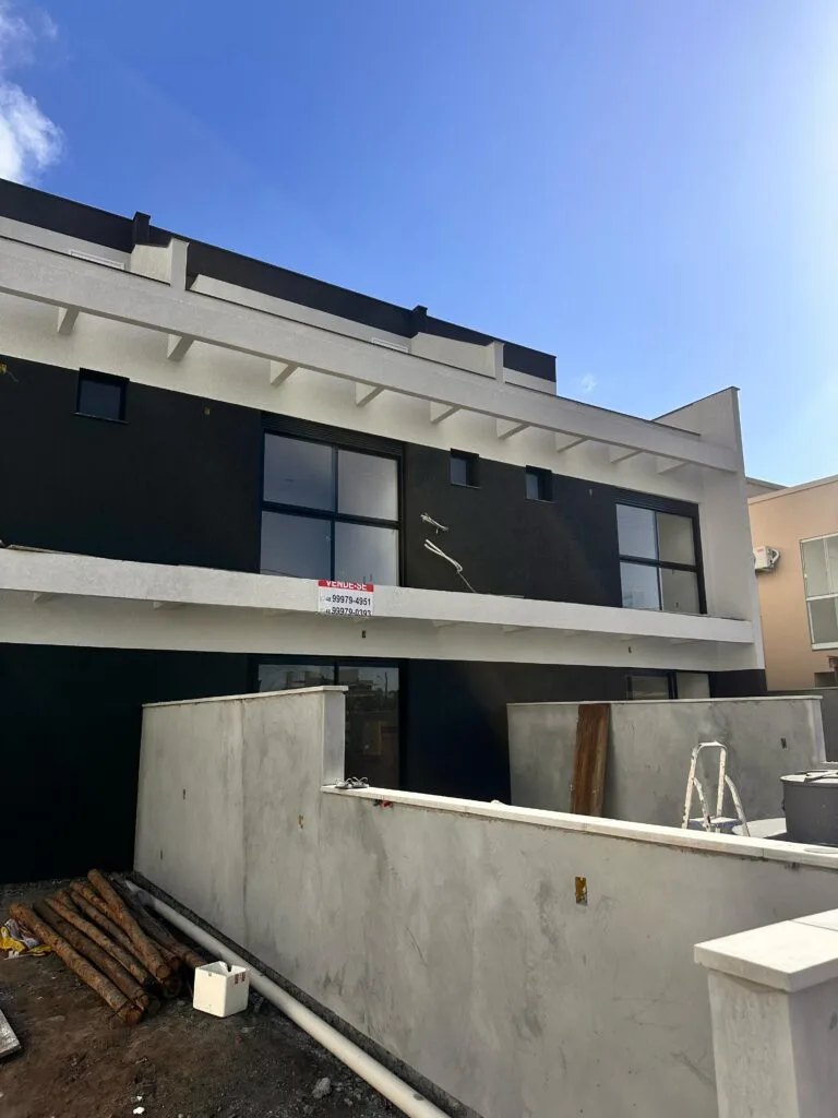 Gaivotas Ingleses: Premium Triplex with Rooftop Terrace in Florianópolis — Ingleses, Florianópolis