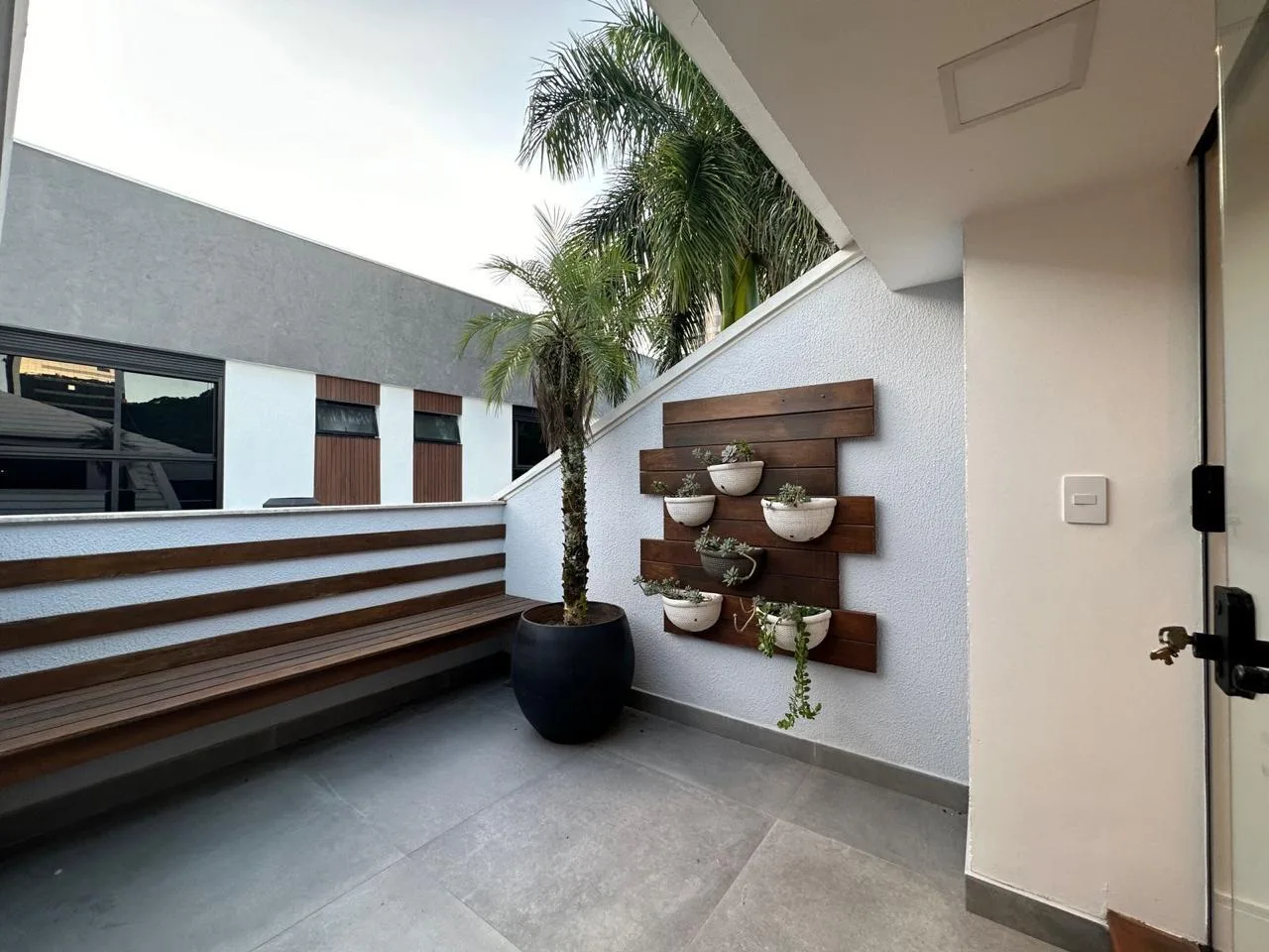 Praia Brava Estate: Ultra-Luxury Residence with Private Pool Sanctuary in Itajaí