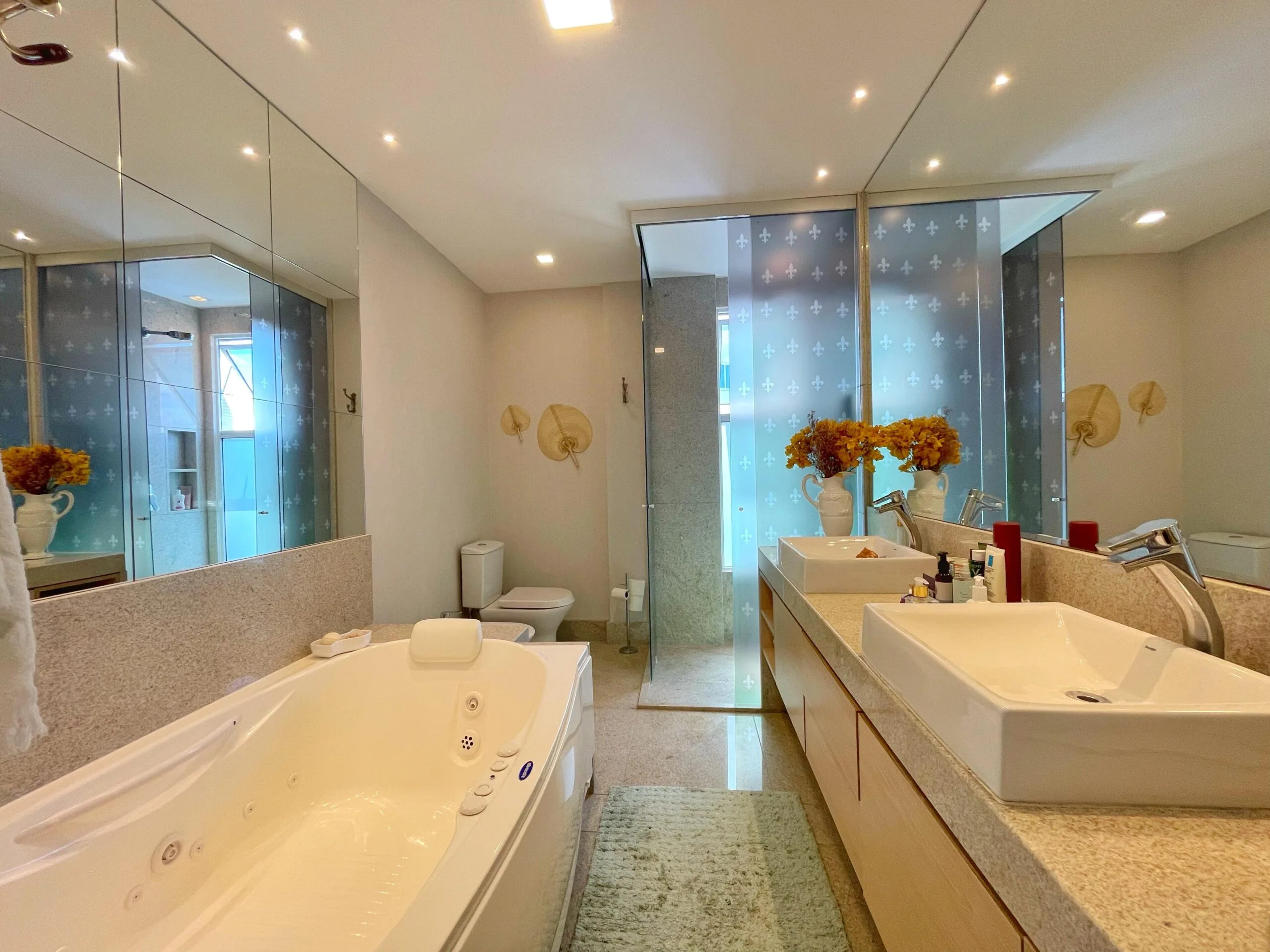 Brava Home Club: Luxury Villa with Resort Amenities in Praia Brava