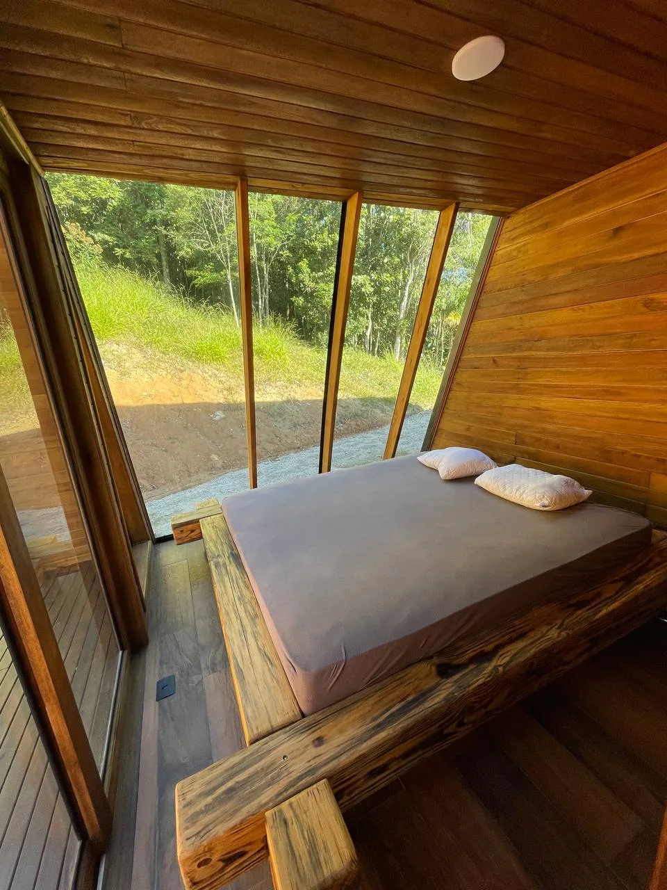 Serra Chalets: Ultra-Luxury Mountain Estate with Private Waterfalls in São Pedro de Alcântara