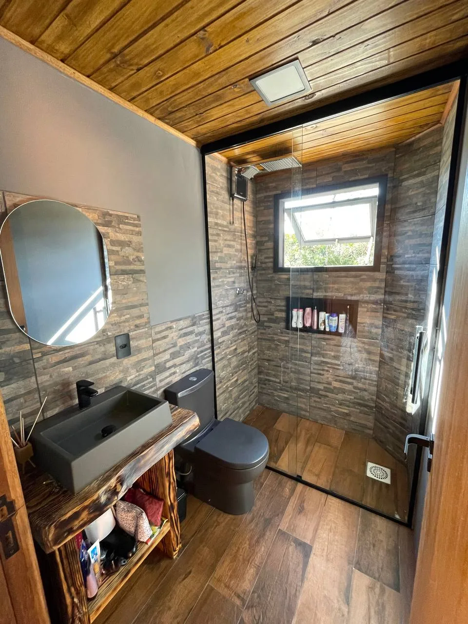 Serra Chalets: Ultra-Luxury Mountain Estate with Private Waterfalls in São Pedro de Alcântara