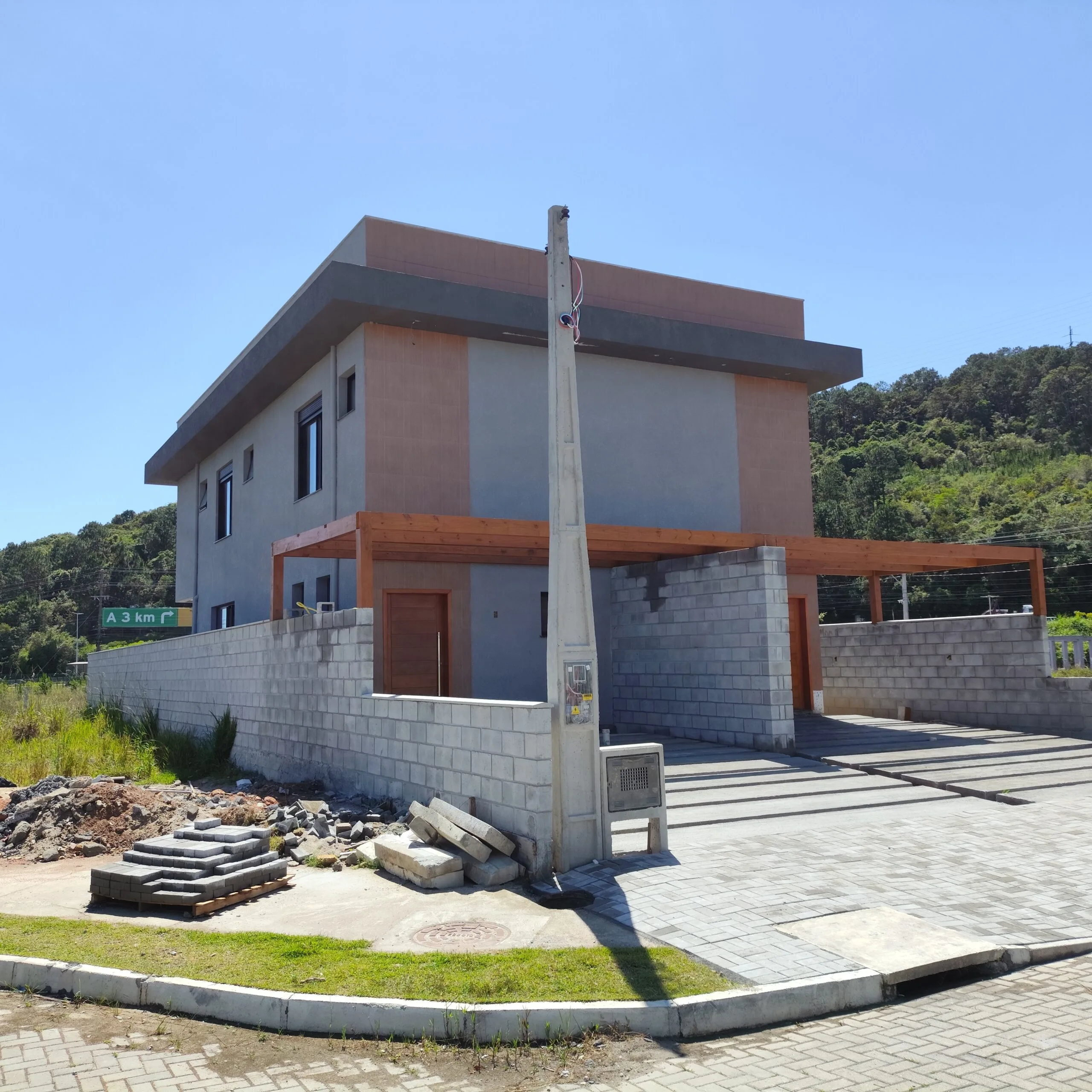 Premium Townhouse with Private Garden in Vargem Pequena