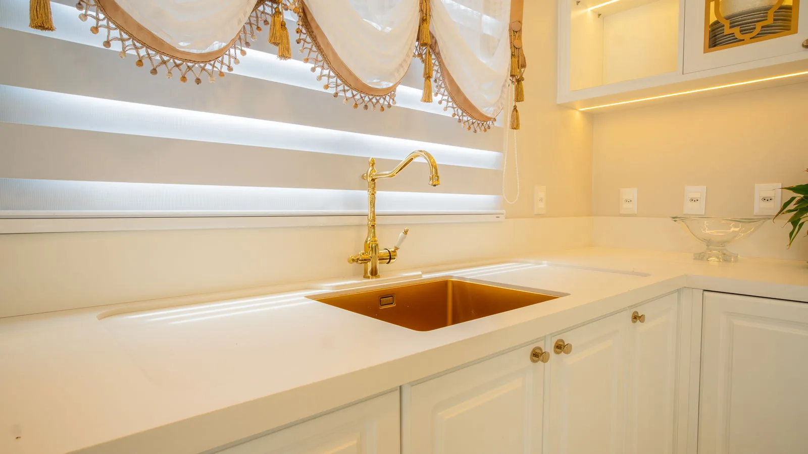 Chácara Flora: Ultra-Luxury Residence with Private Pool in Itapema