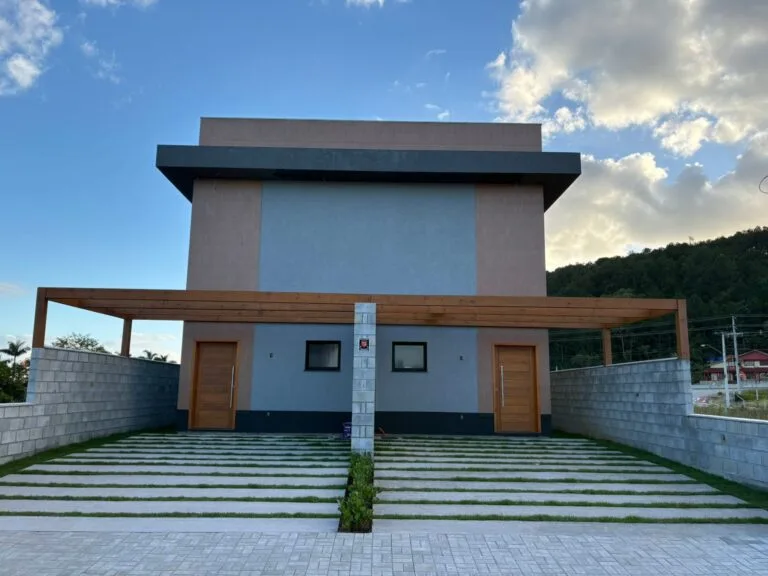 Premium Townhouse with Private Garden in Vargem Pequena — Vargem Pequena, Florianópolis