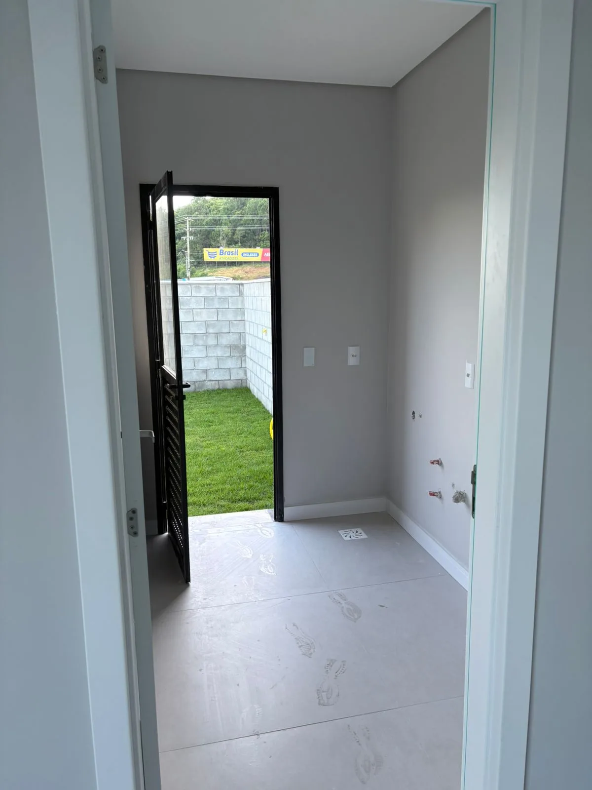 Premium Townhouse with Private Garden in Vargem Pequena