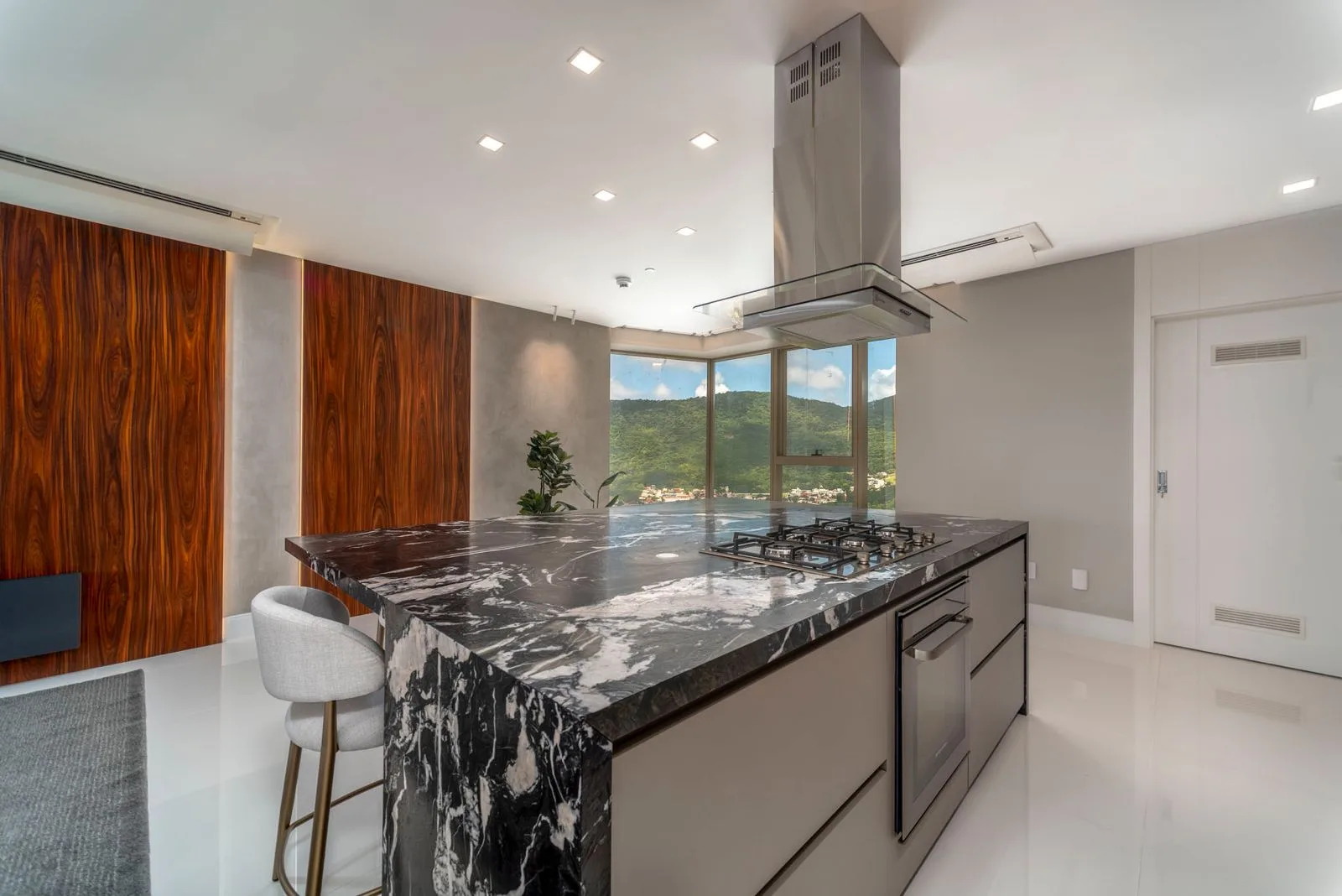 Yachthouse by Pininfarina: Ultra-Luxury Residence in Avenida Atlântica