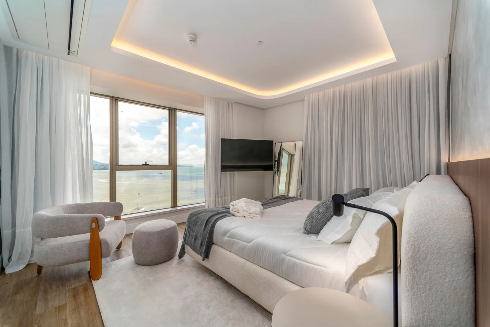 Yachthouse by Pininfarina: Ultra-Luxury Residence in Avenida Atlântica