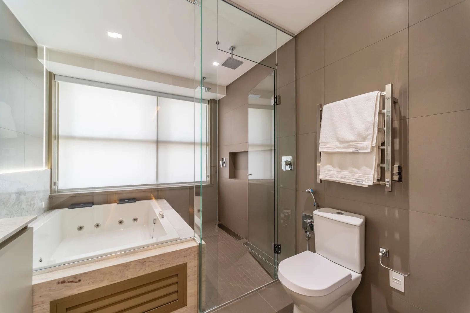 Yachthouse by Pininfarina: Ultra-Luxury Residence in Avenida Atlântica