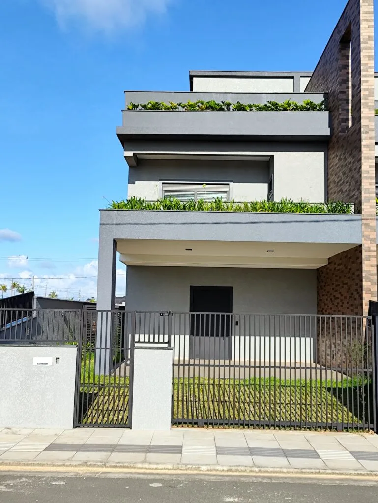 Real Parque Novo Norte: Premium House with Private Garden in Florianópolis
