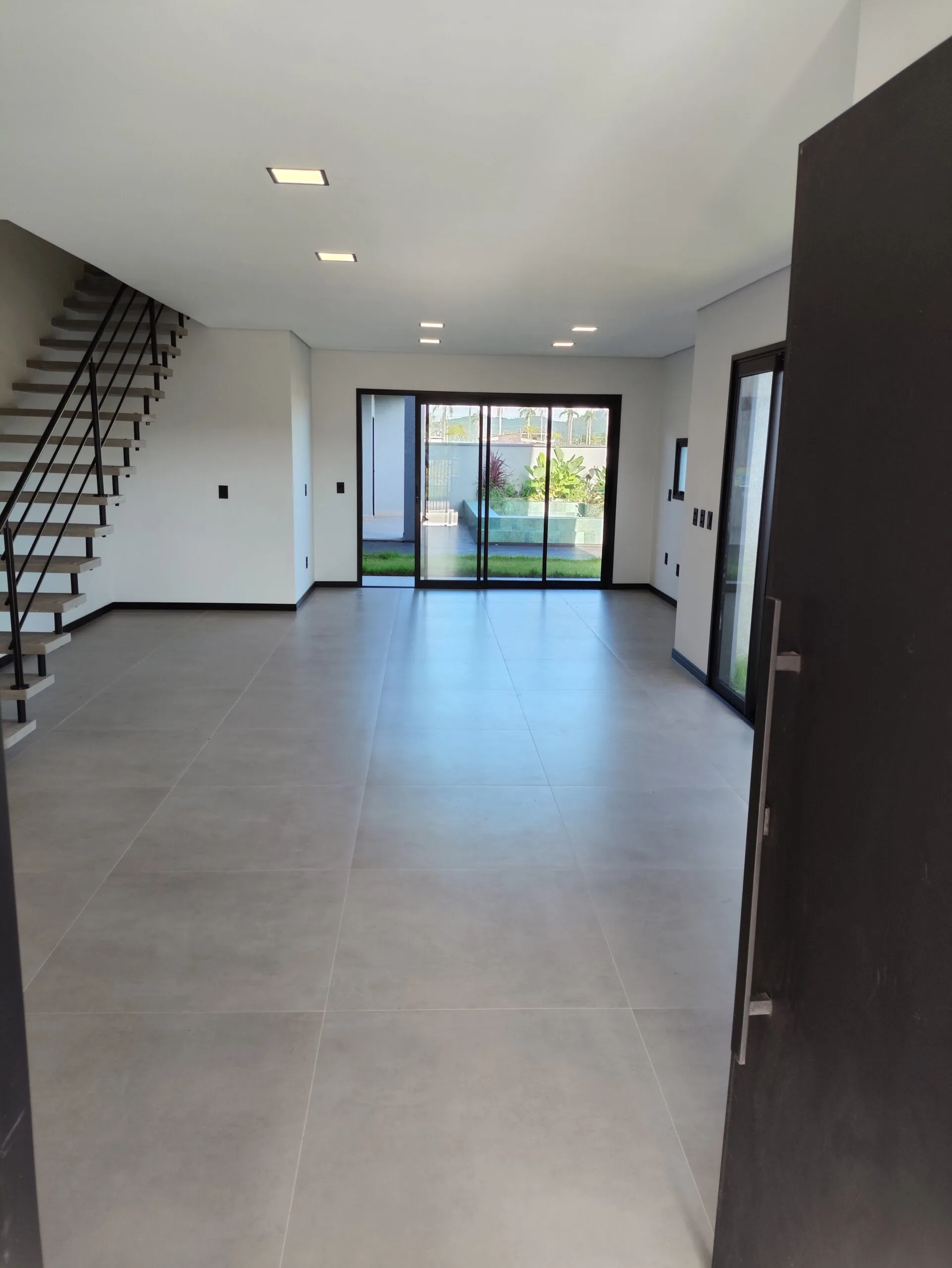 Real Parque Novo Norte: Premium Townhouse with Private Pool in Florianópolis