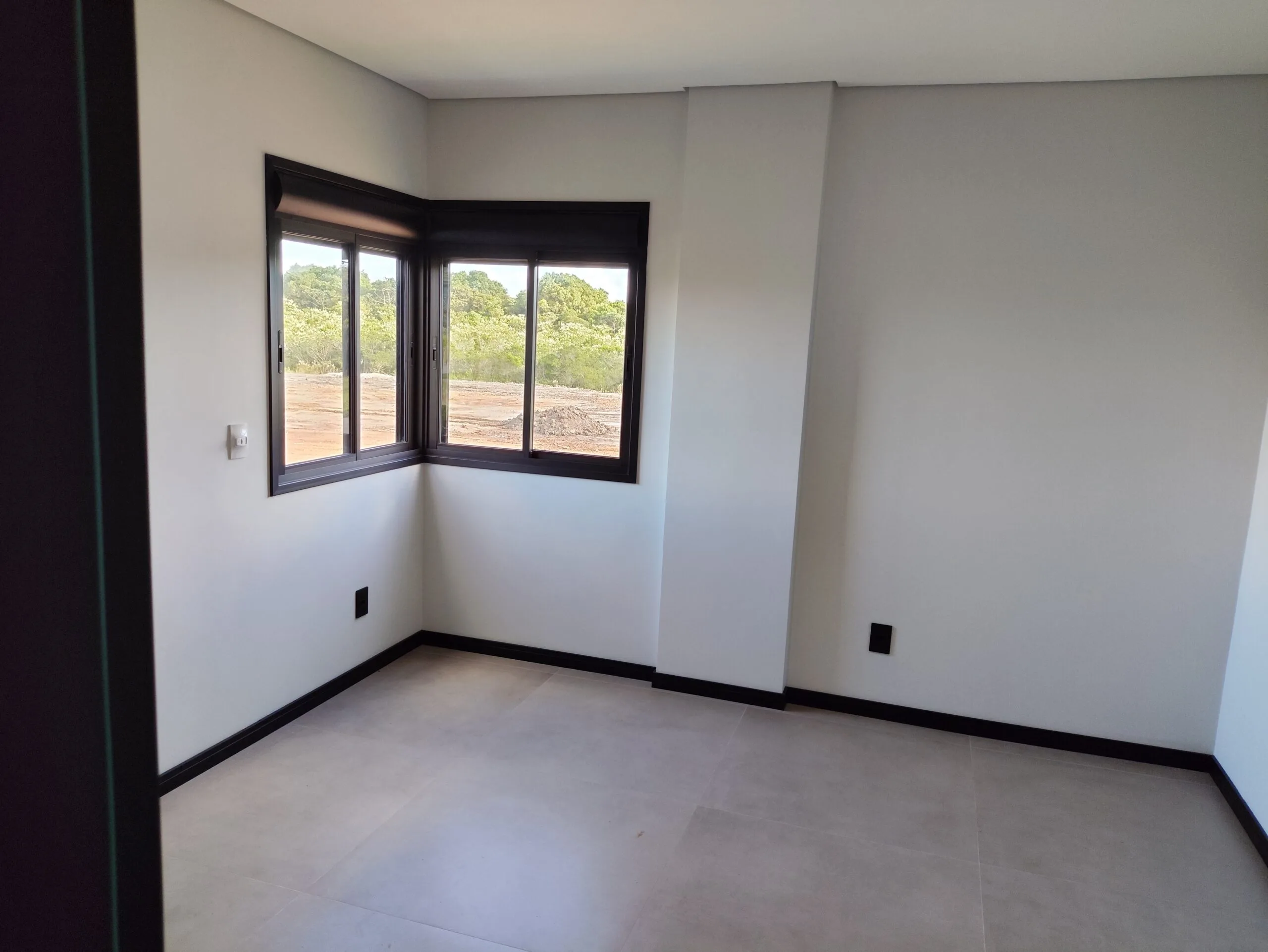 Real Parque Novo Norte: Premium Townhouse with Private Pool in Florianópolis