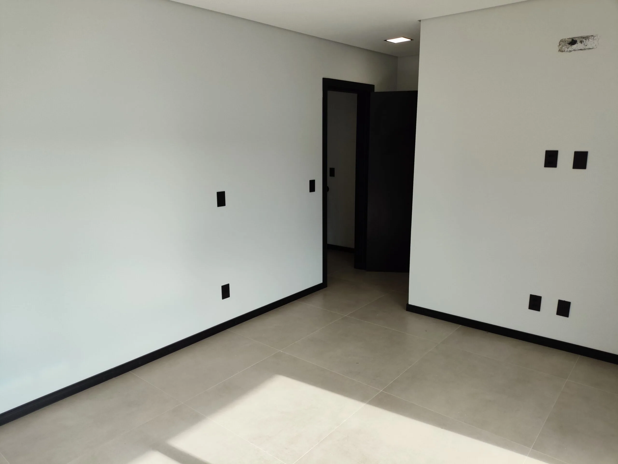 Real Parque Novo Norte: Premium Townhouse with Private Pool in Florianópolis