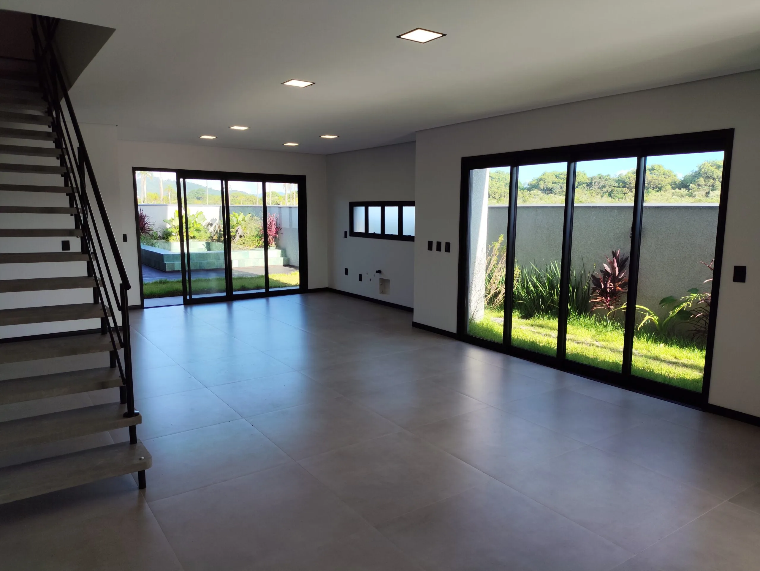 Real Parque Novo Norte: Premium Townhouse with Private Pool in Florianópolis