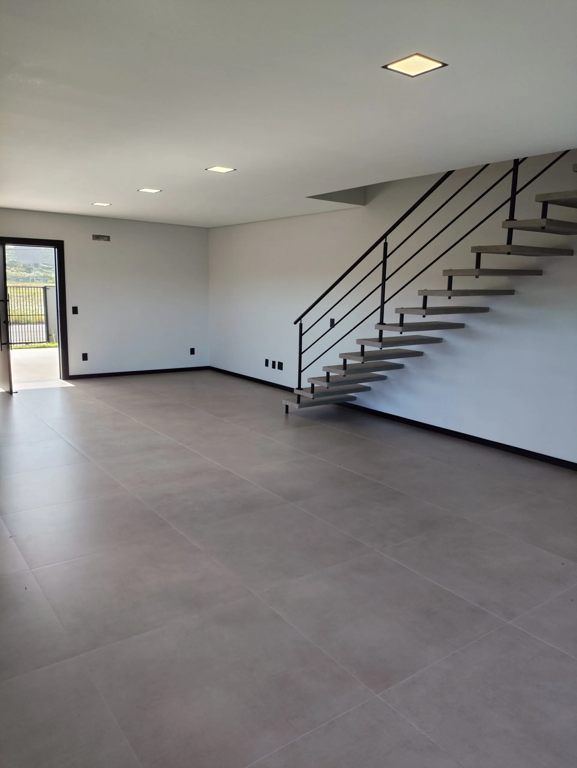 Real Parque Novo Norte: Premium Townhouse with Private Pool in Florianópolis