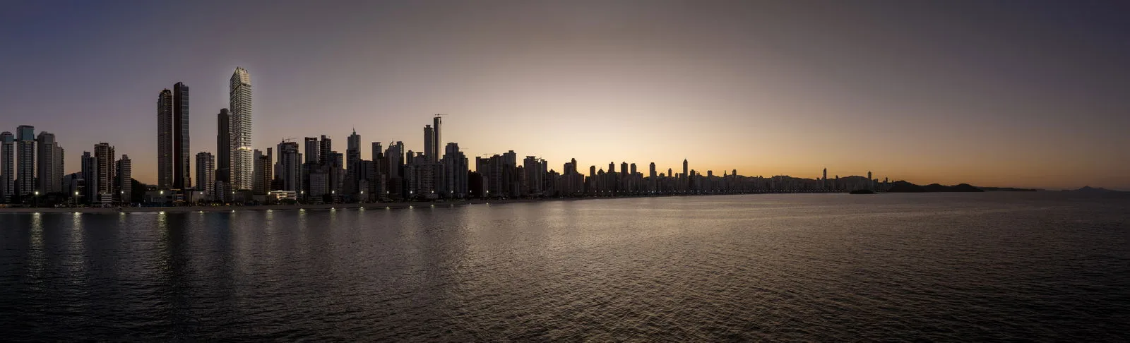 Hyde by Embraed: Ultra-Luxury Penthouse with Private Pool in Centro