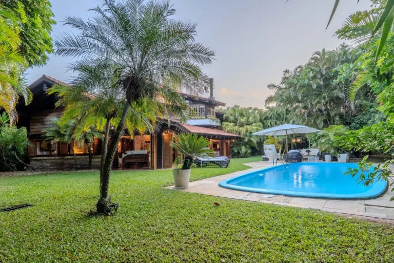 Jurerê Internacional: Ultra-Luxury Oceanfront Mansion in Florianópolis — Jurerê Internacional, Florianópolis