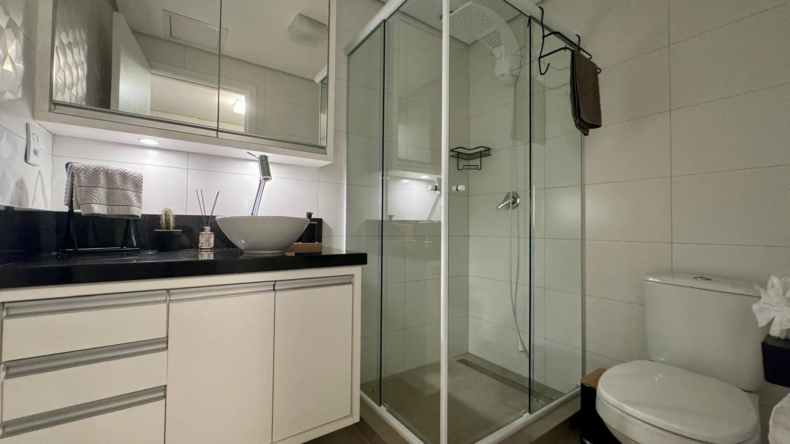 Contemporary Studio with Rooftop Pool in Florianópolis