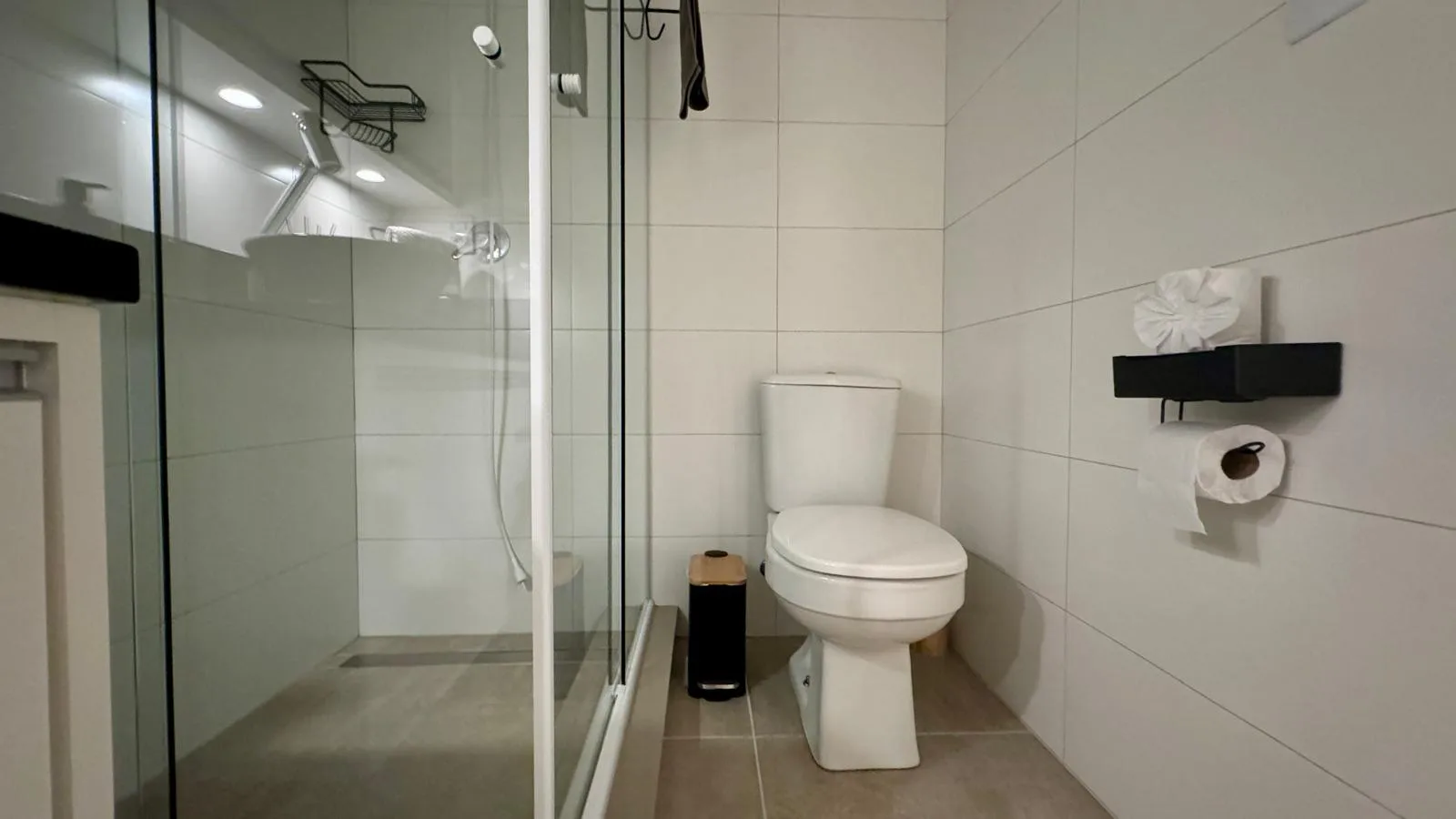 Contemporary Studio with Rooftop Pool in Florianópolis