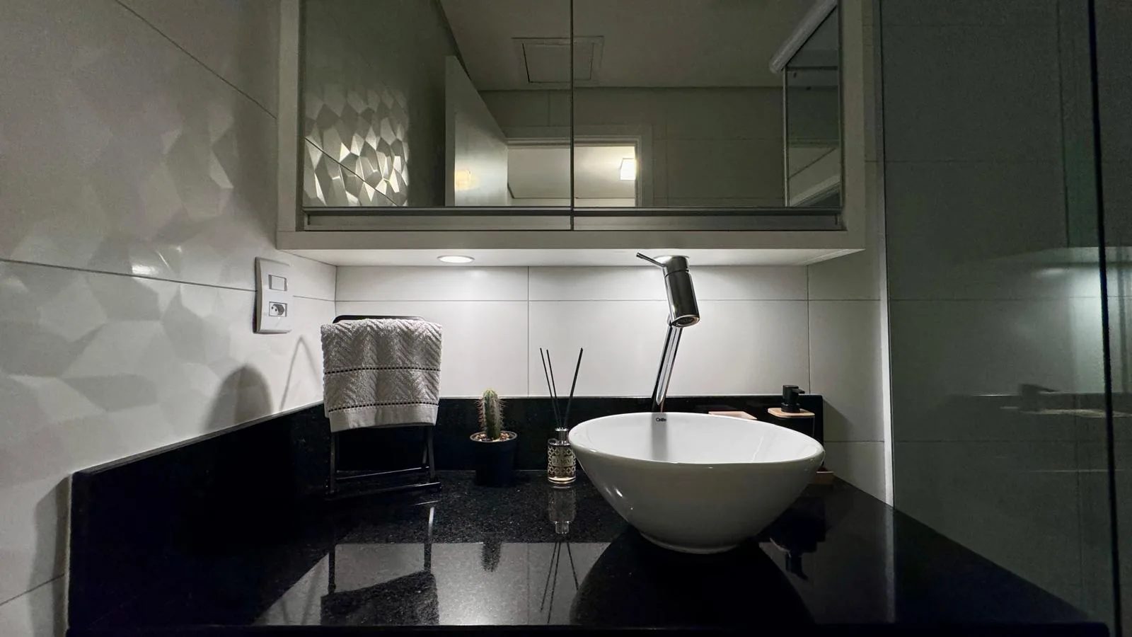 Contemporary Studio with Rooftop Pool in Florianópolis