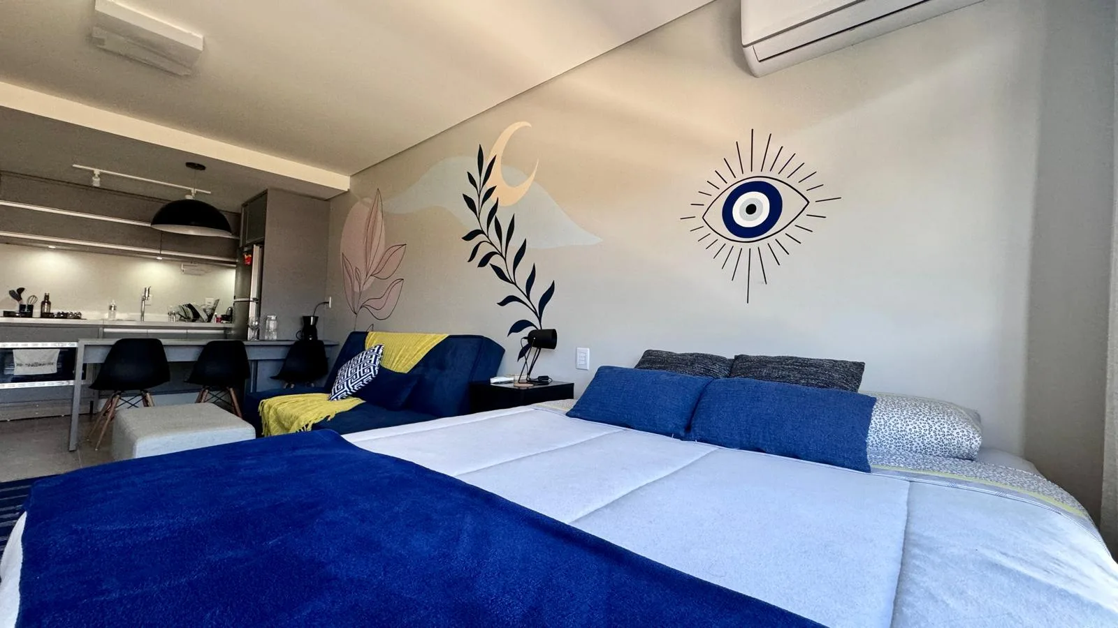 Contemporary Studio with Rooftop Pool in Florianópolis