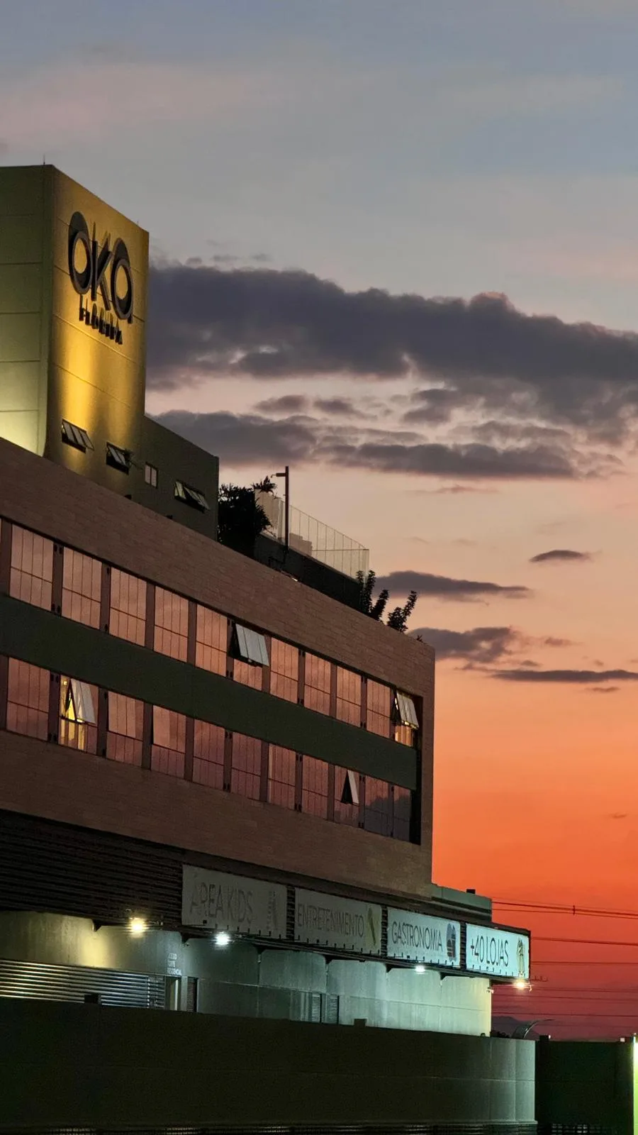 Contemporary Studio with Rooftop Pool in Florianópolis