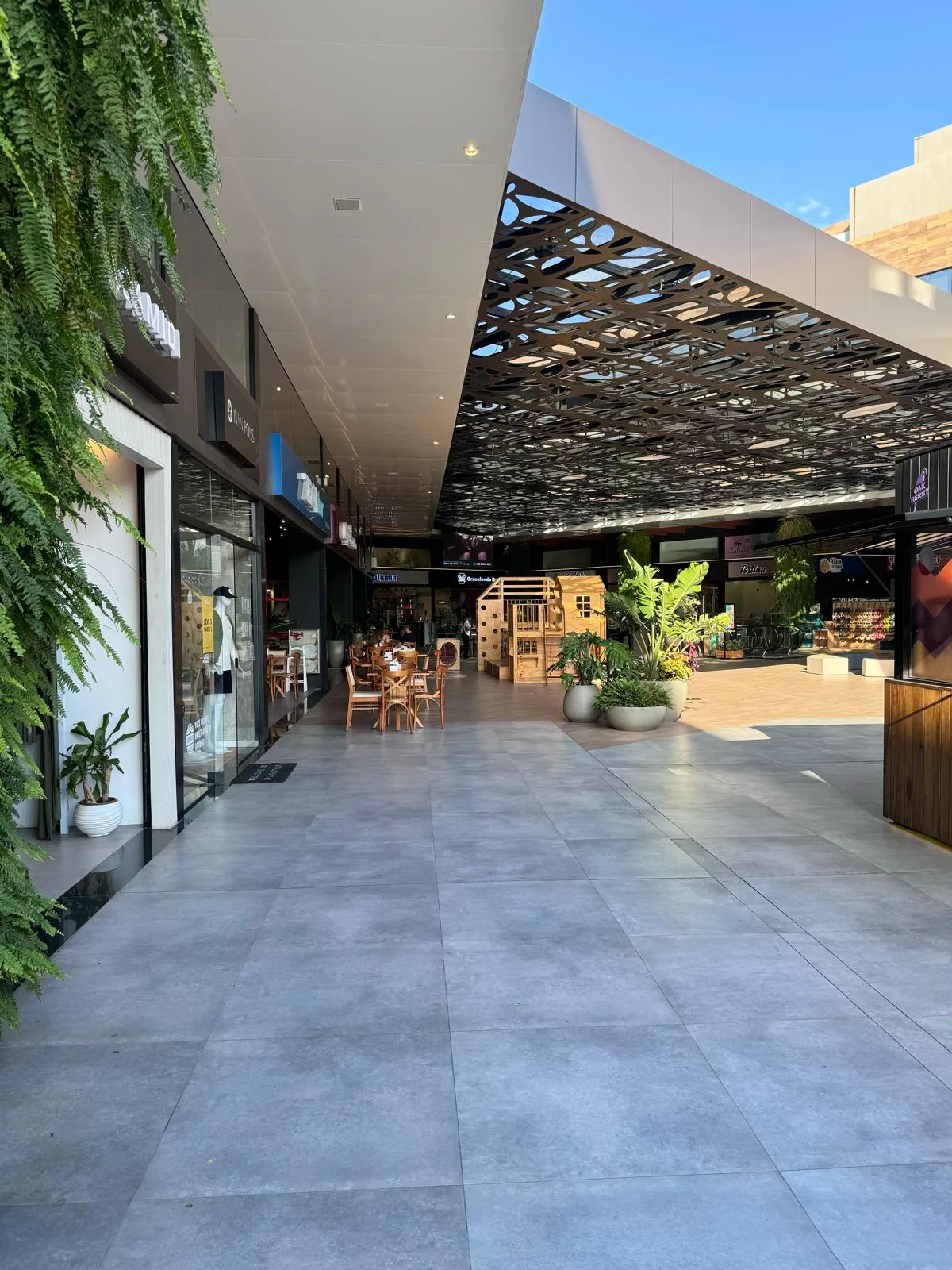 Contemporary Studio with Rooftop Pool in Florianópolis