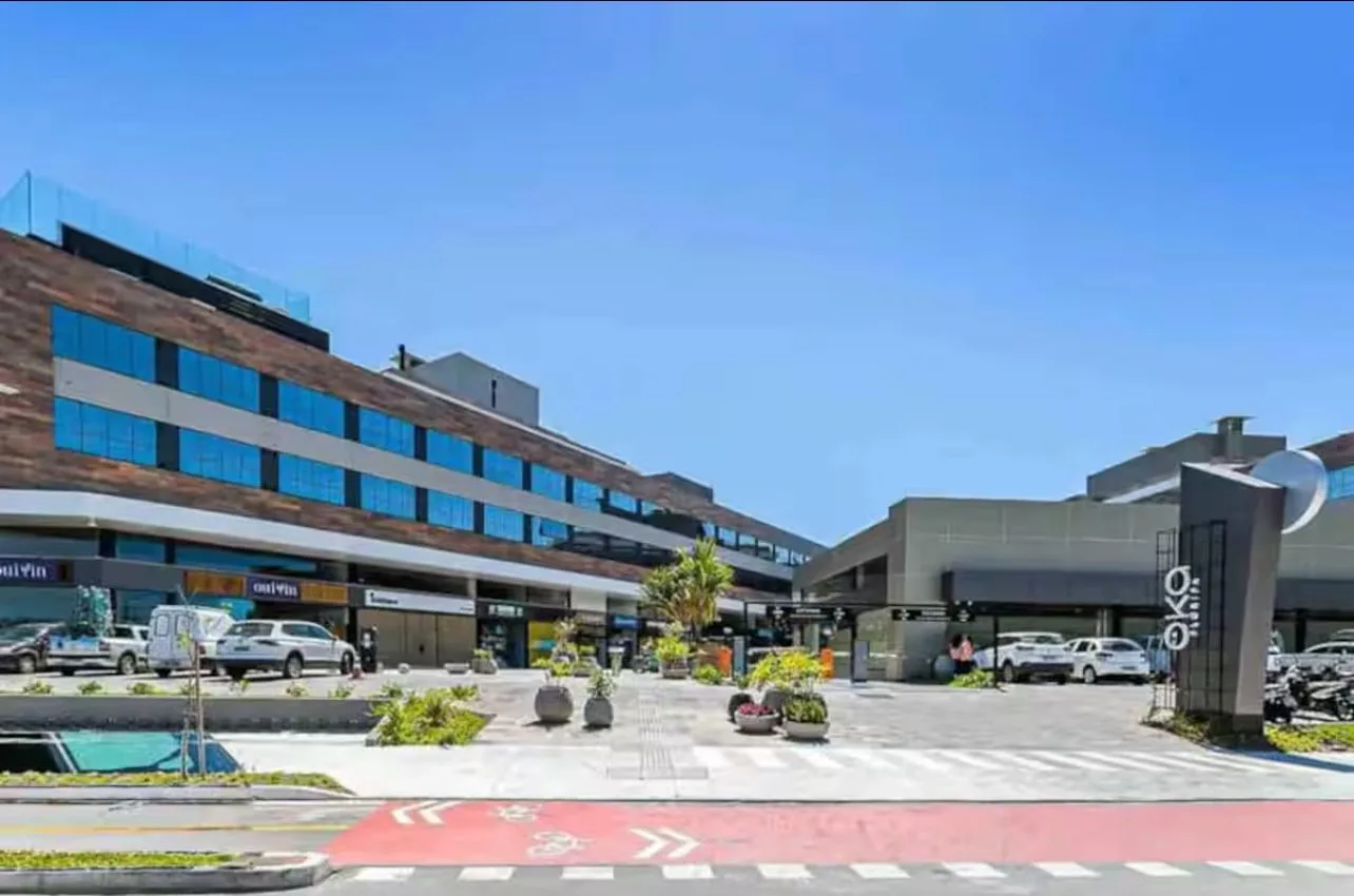 Contemporary Studio with Rooftop Pool in Florianópolis