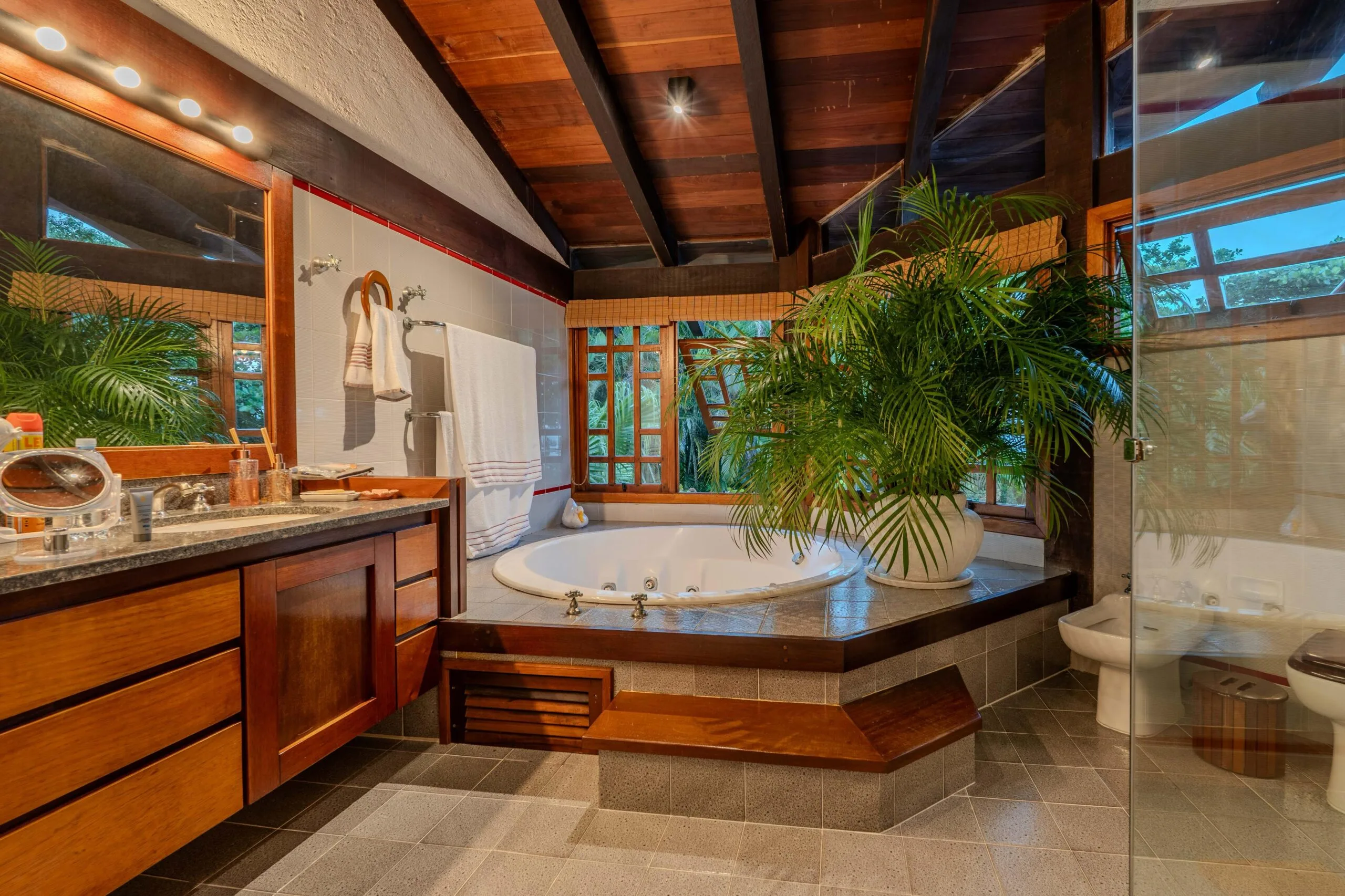 Jurerê Internacional: Ultra-Luxury Oceanfront Mansion in Florianópolis