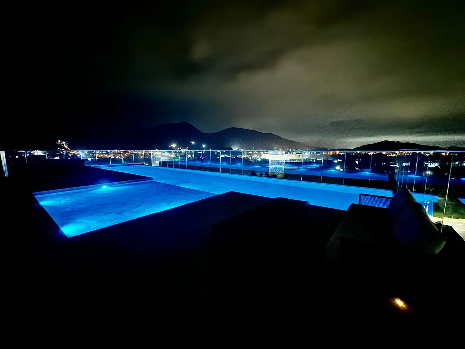 Contemporary Studio with Rooftop Pool in Florianópolis