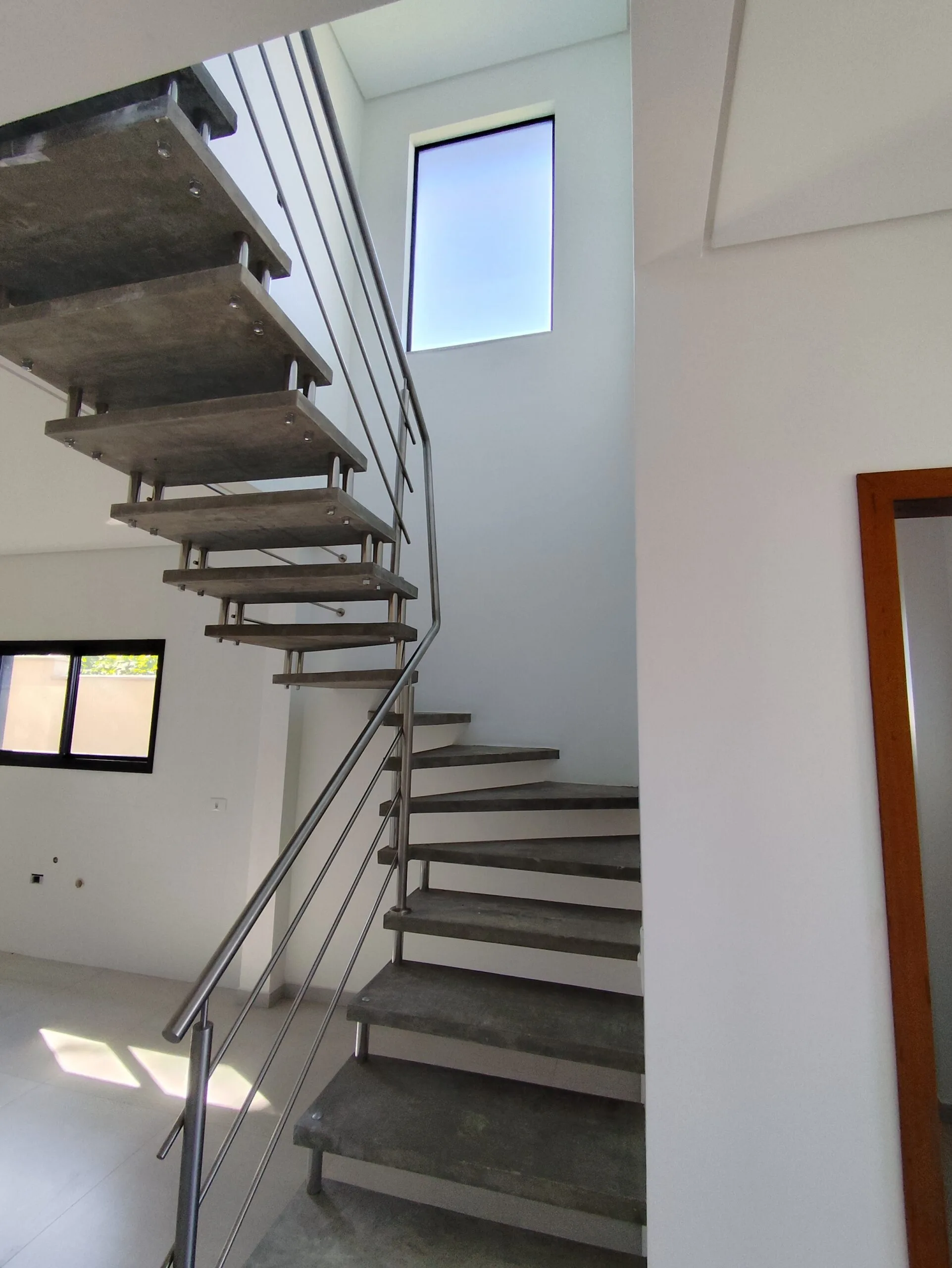 Smart-Invest House: Contemporary Residence with Private Garden in Florianópolis