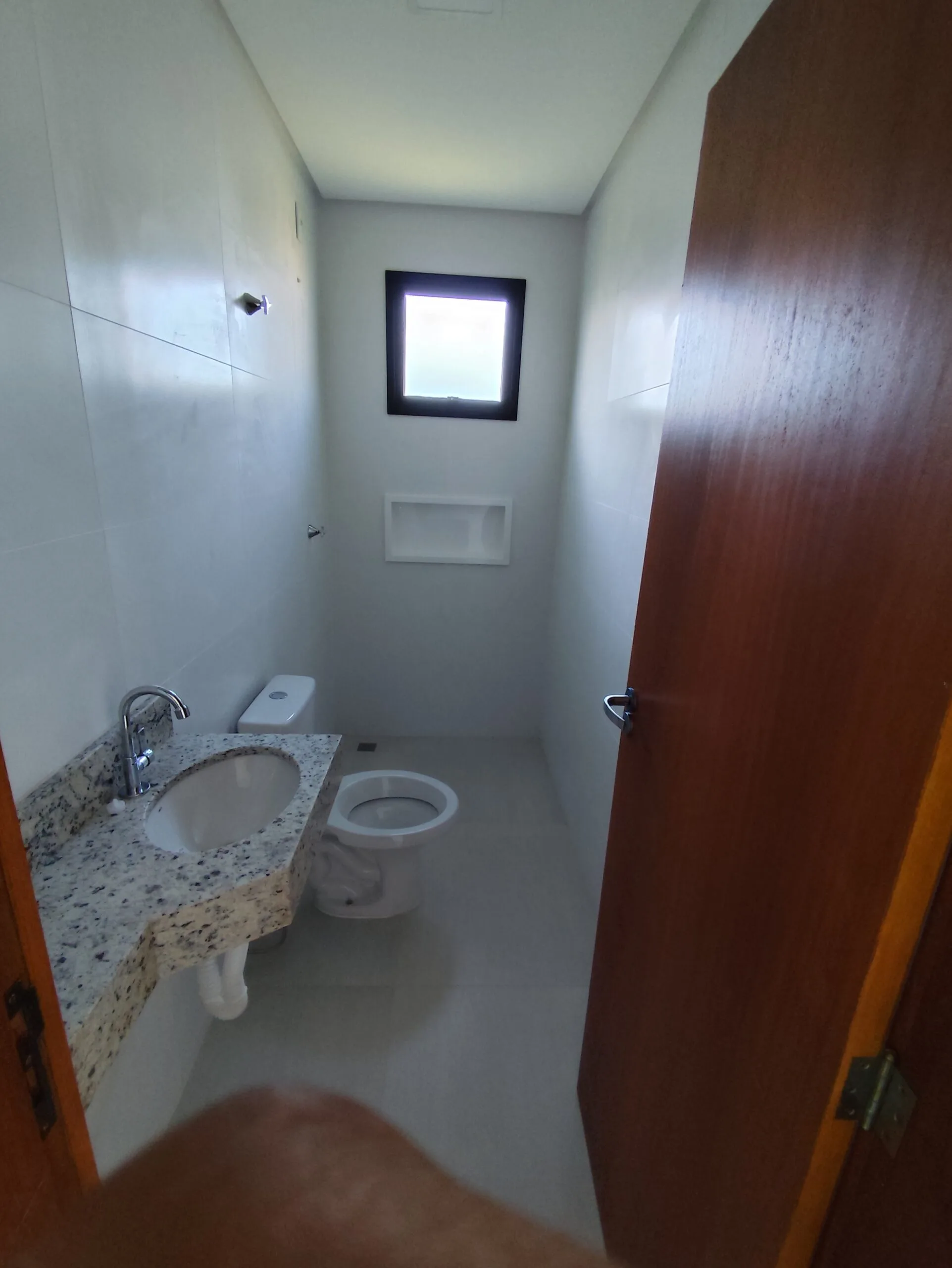 Smart-Invest House: Contemporary Residence with Private Garden in Florianópolis