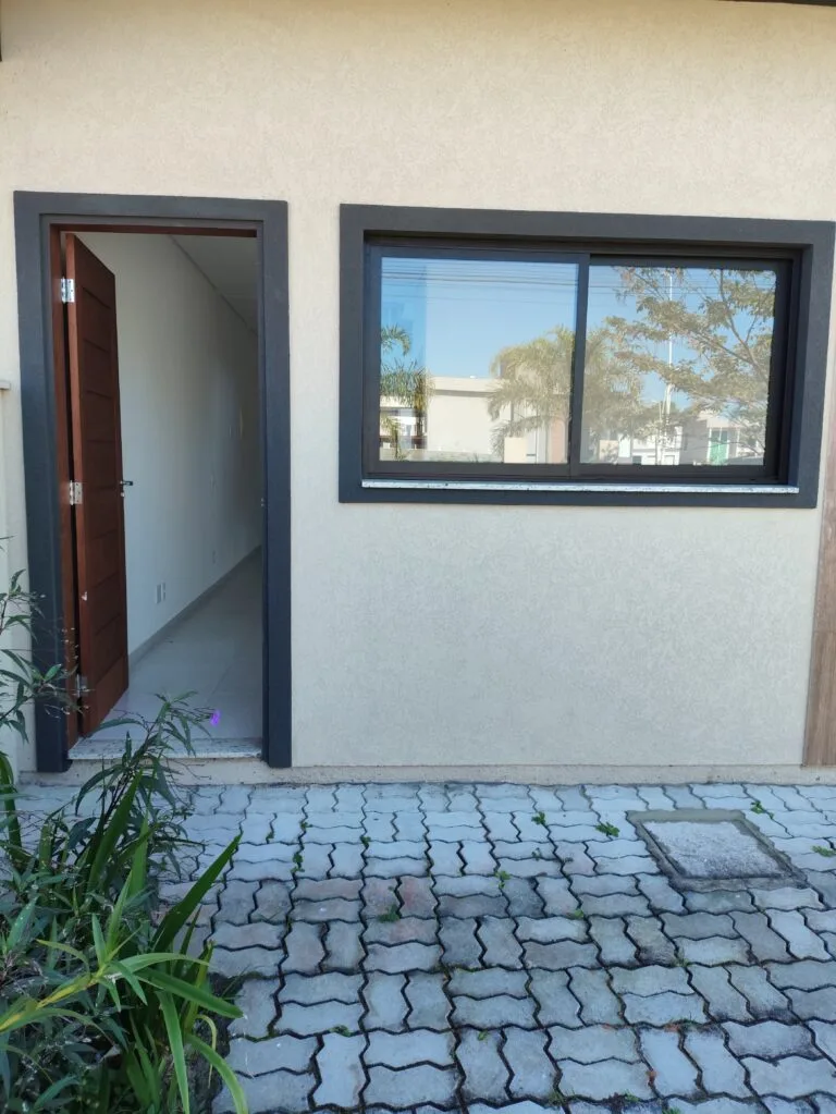 Smart-Invest House: Contemporary Residence with Private Garden in Florianópolis — Florianópolis