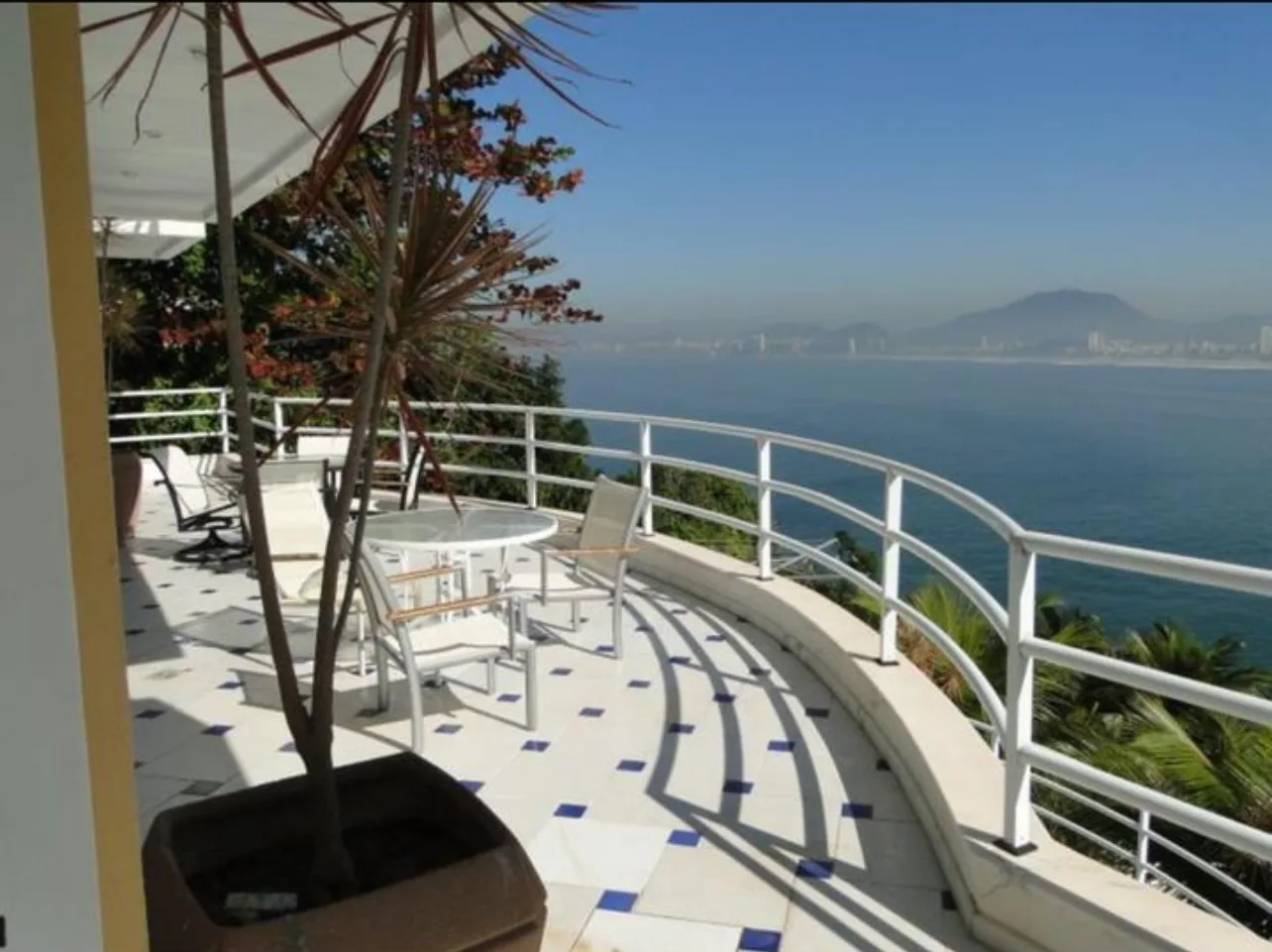 Condomínio Península: Ultra-Luxury Oceanfront Mansion in Guarujá