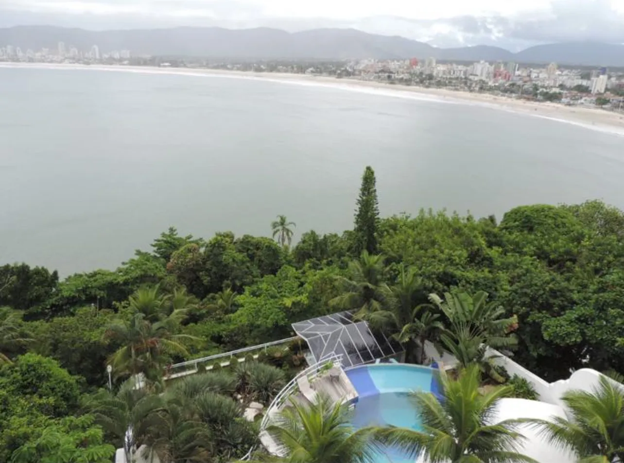 Condomínio Península: Ultra-Luxury Oceanfront Mansion in Guarujá