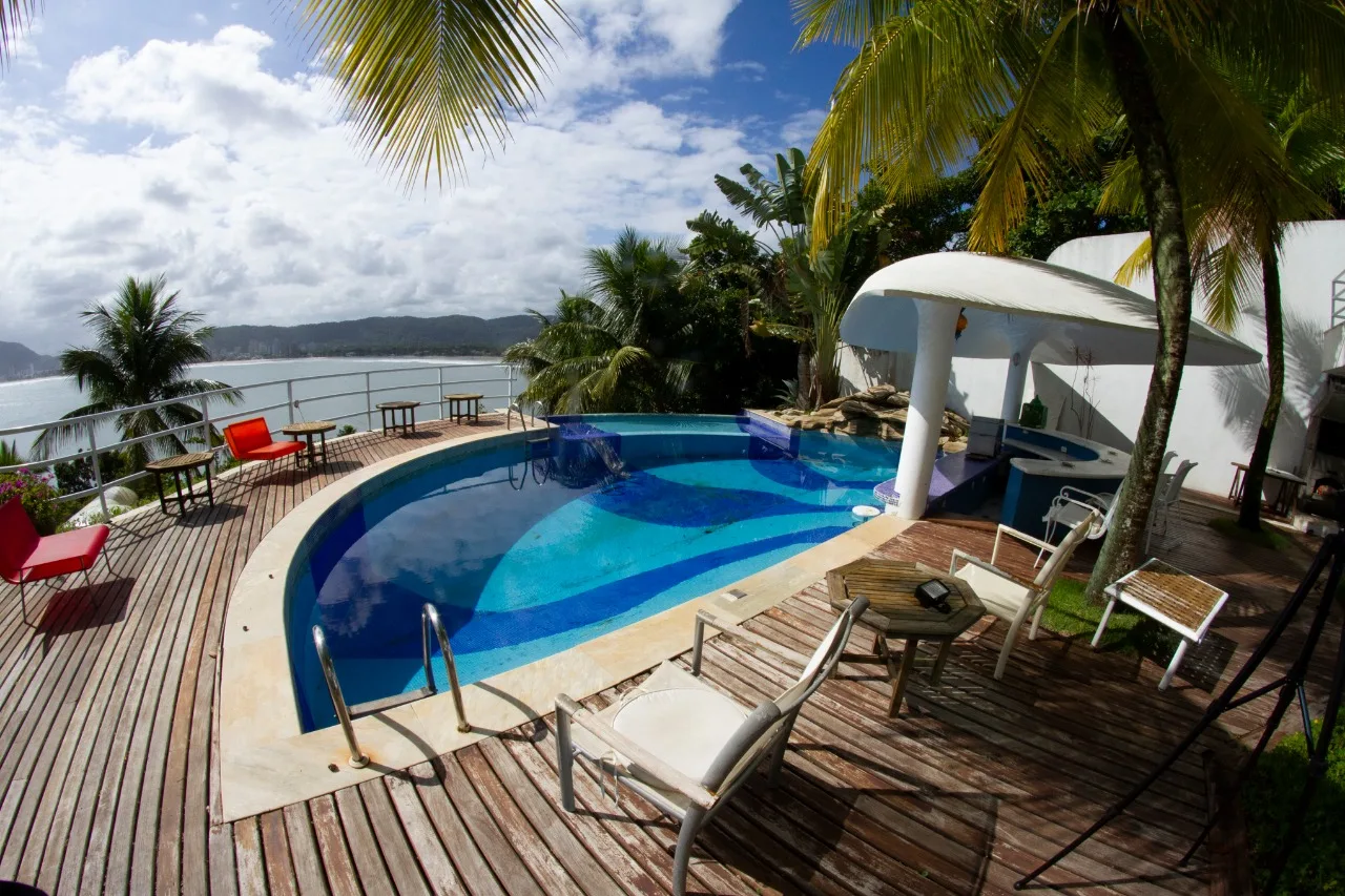 Condomínio Península: Ultra-Luxury Oceanfront Mansion in Guarujá