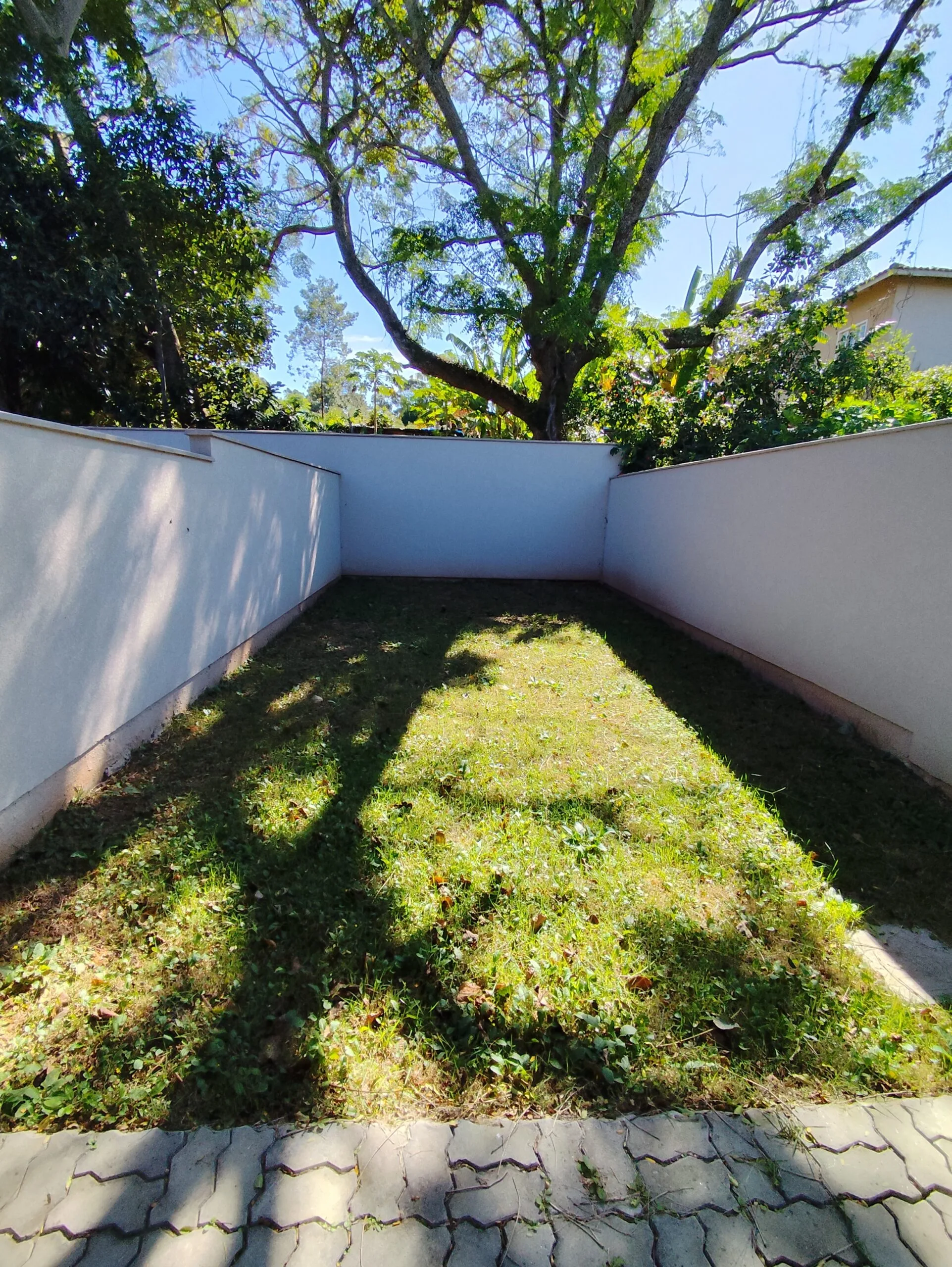 Smart-Invest House: Contemporary Residence with Private Garden in Rio Vermelho