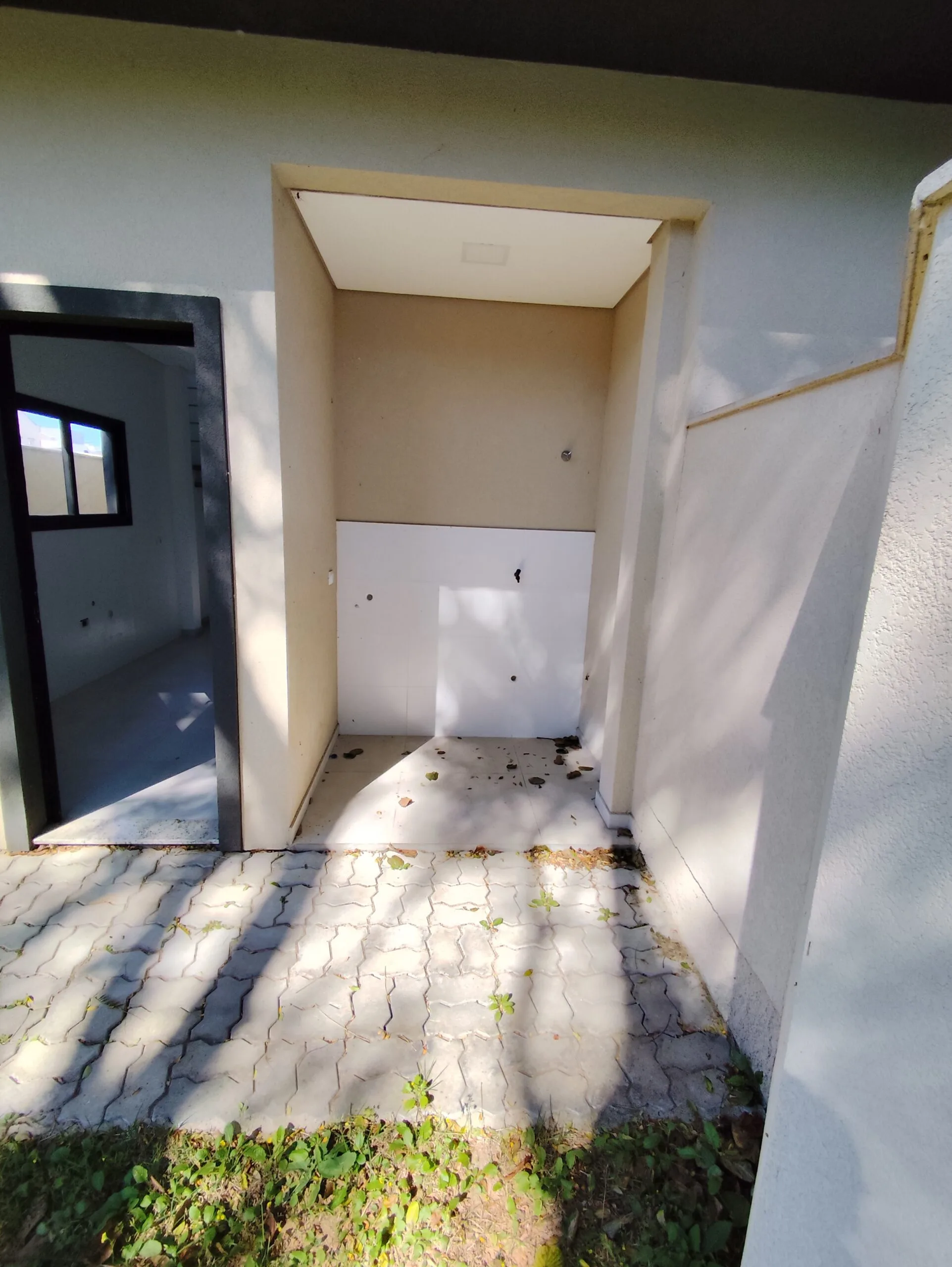 Smart-Invest House: Contemporary Residence with Private Garden in Rio Vermelho