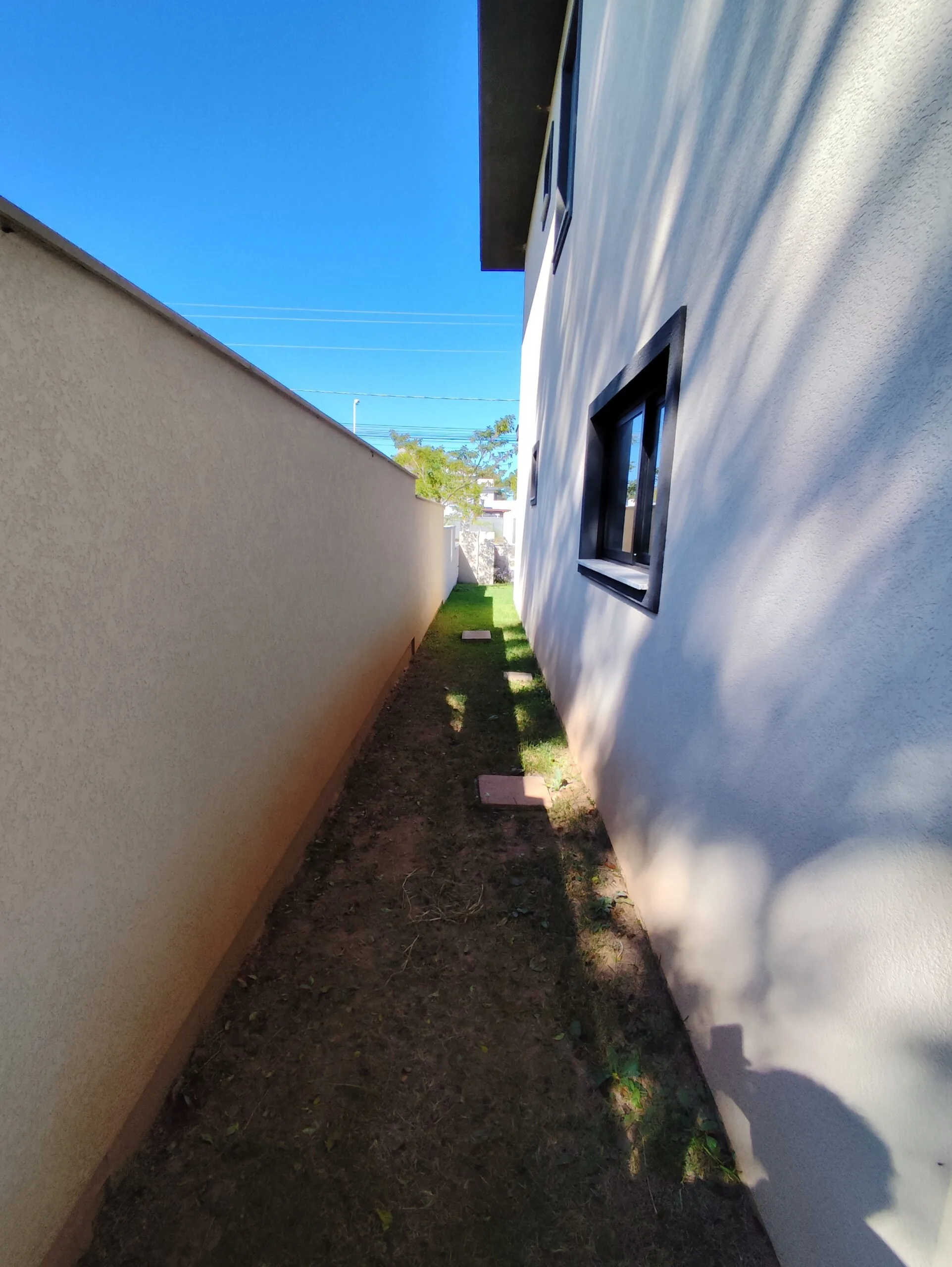 Smart-Invest House: Contemporary Residence with Private Garden in Rio Vermelho