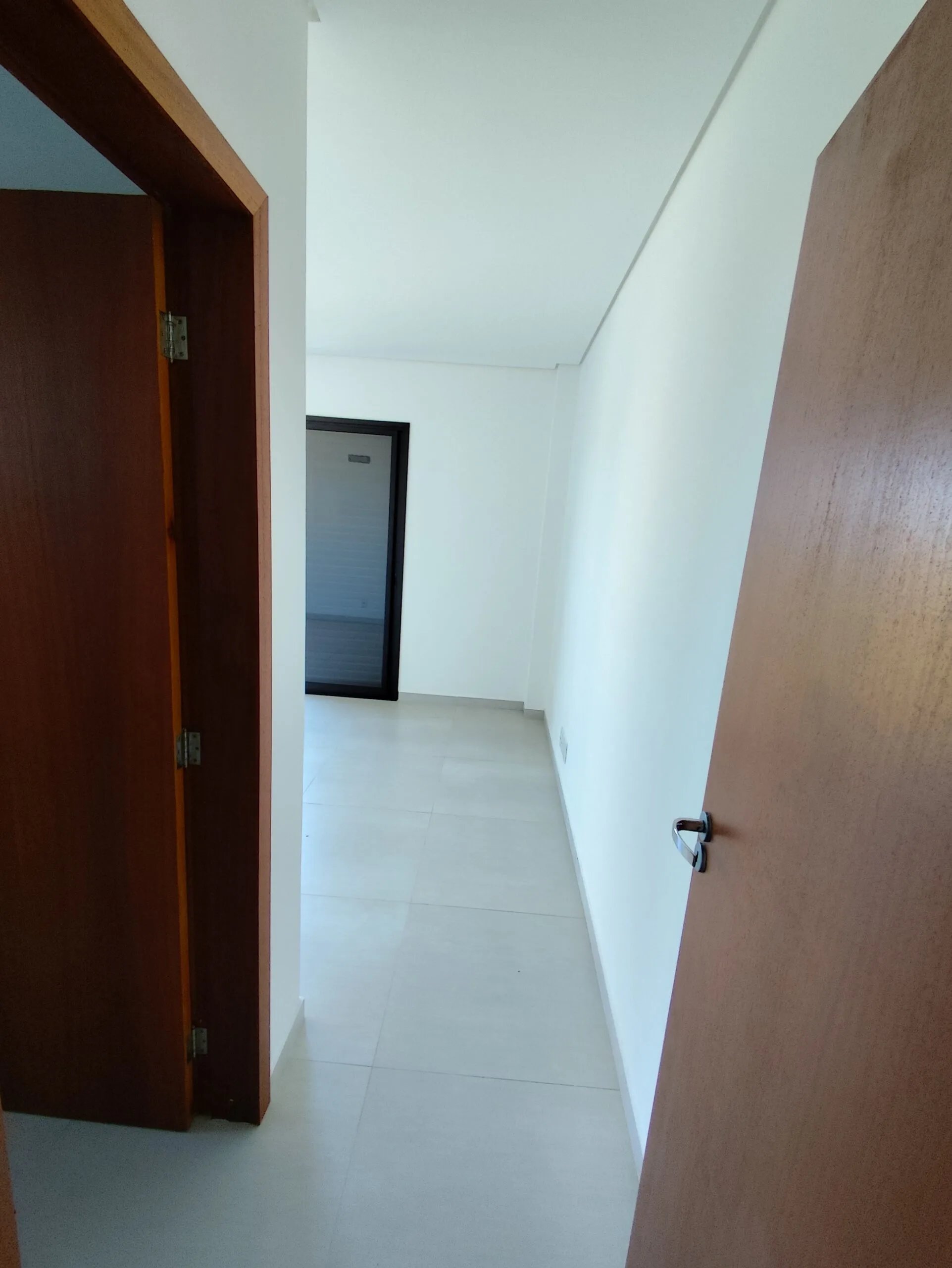 Smart-Invest House: Contemporary Residence with Private Garden in Rio Vermelho