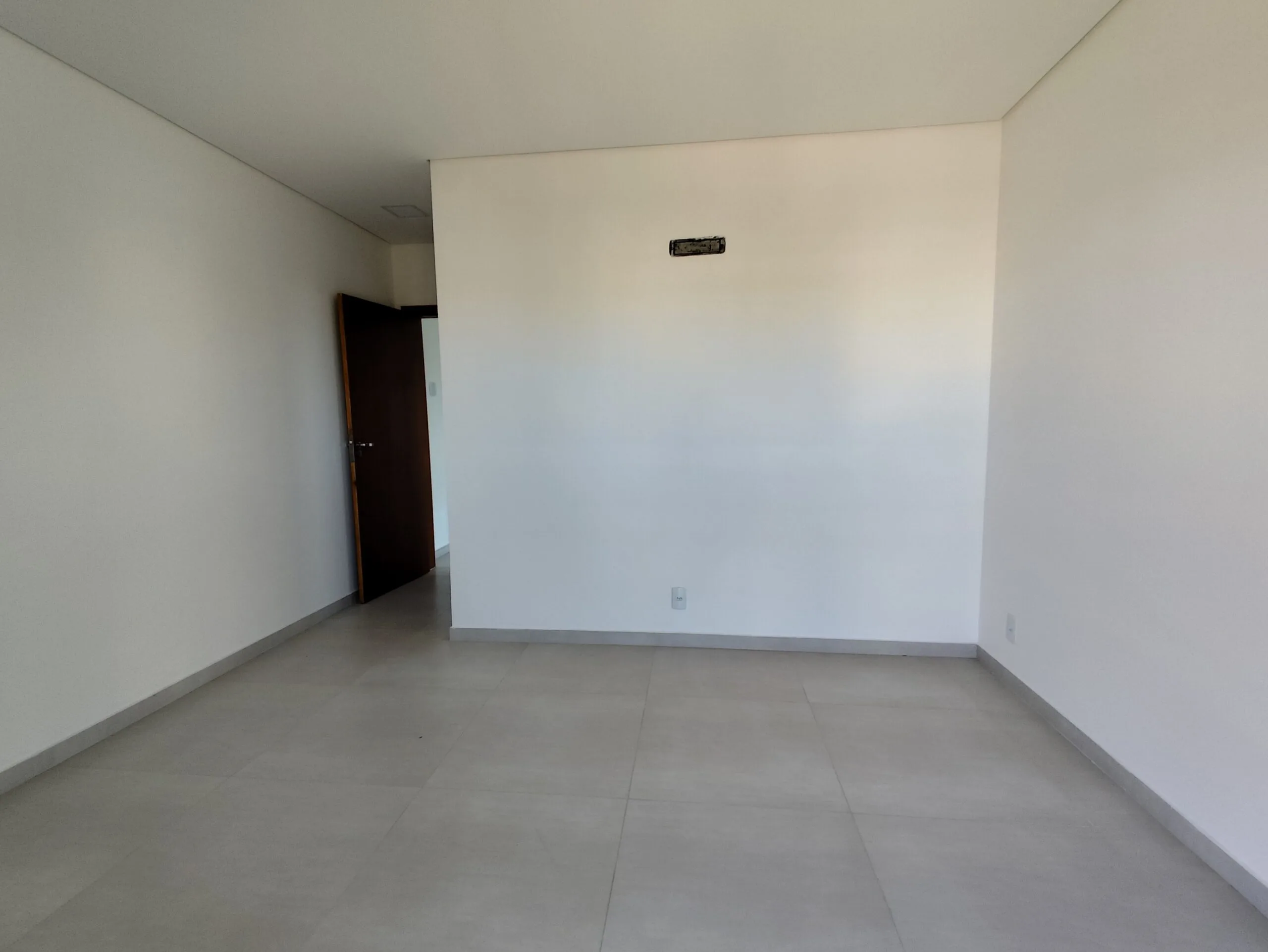 Smart-Invest House: Contemporary Residence with Private Garden in Rio Vermelho