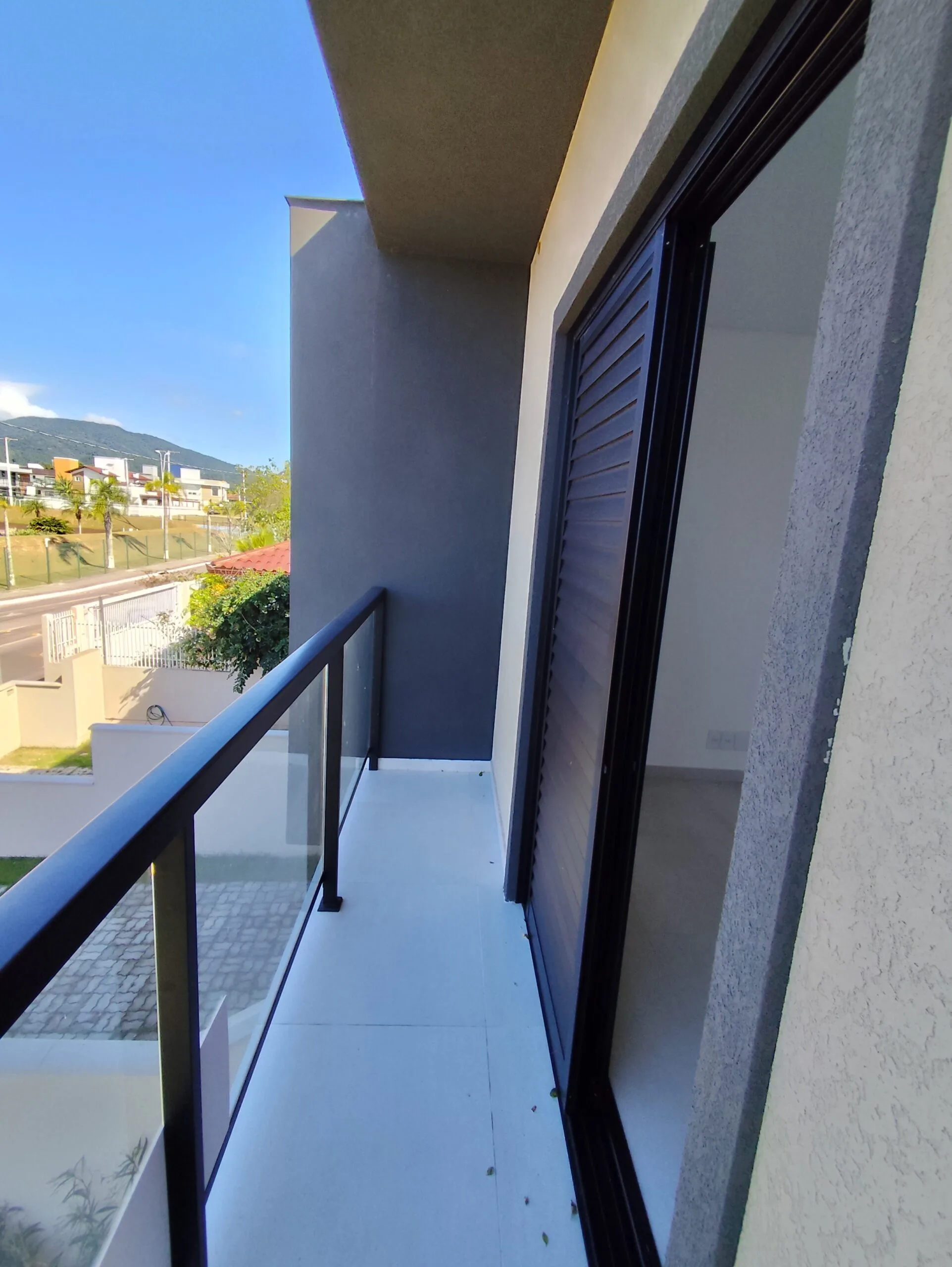 Smart-Invest House: Contemporary Residence with Private Garden in Rio Vermelho