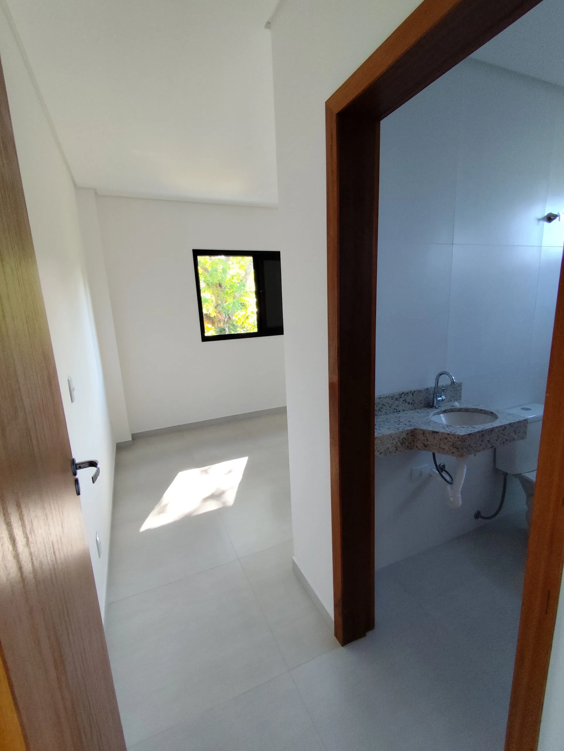 Smart-Invest House: Contemporary Residence with Private Garden in Rio Vermelho