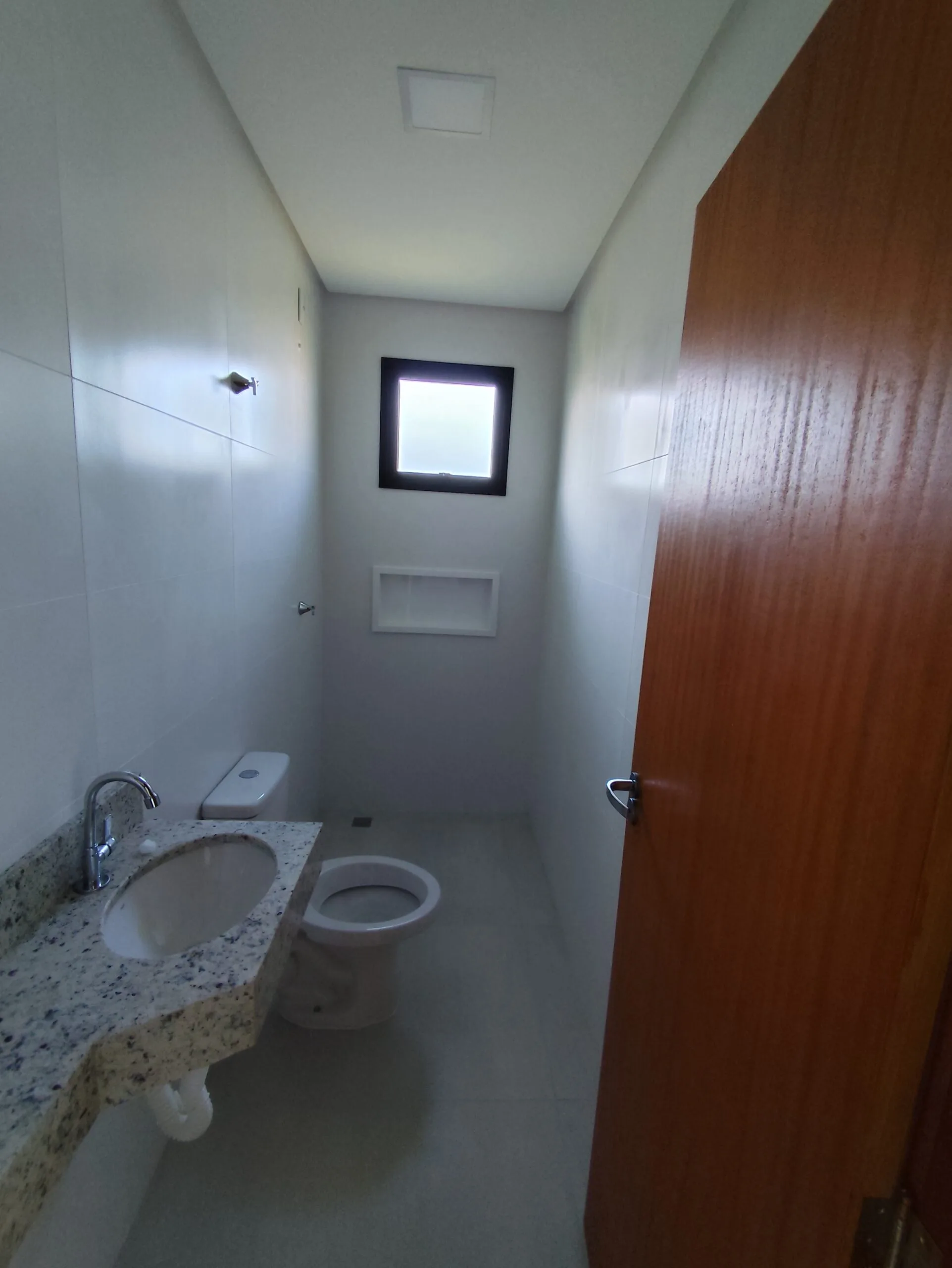 Smart-Invest House: Contemporary Residence with Private Garden in Rio Vermelho