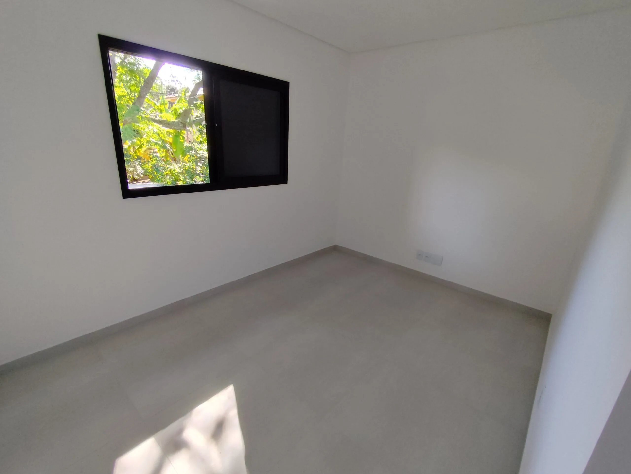 Smart-Invest House: Contemporary Residence with Private Garden in Rio Vermelho